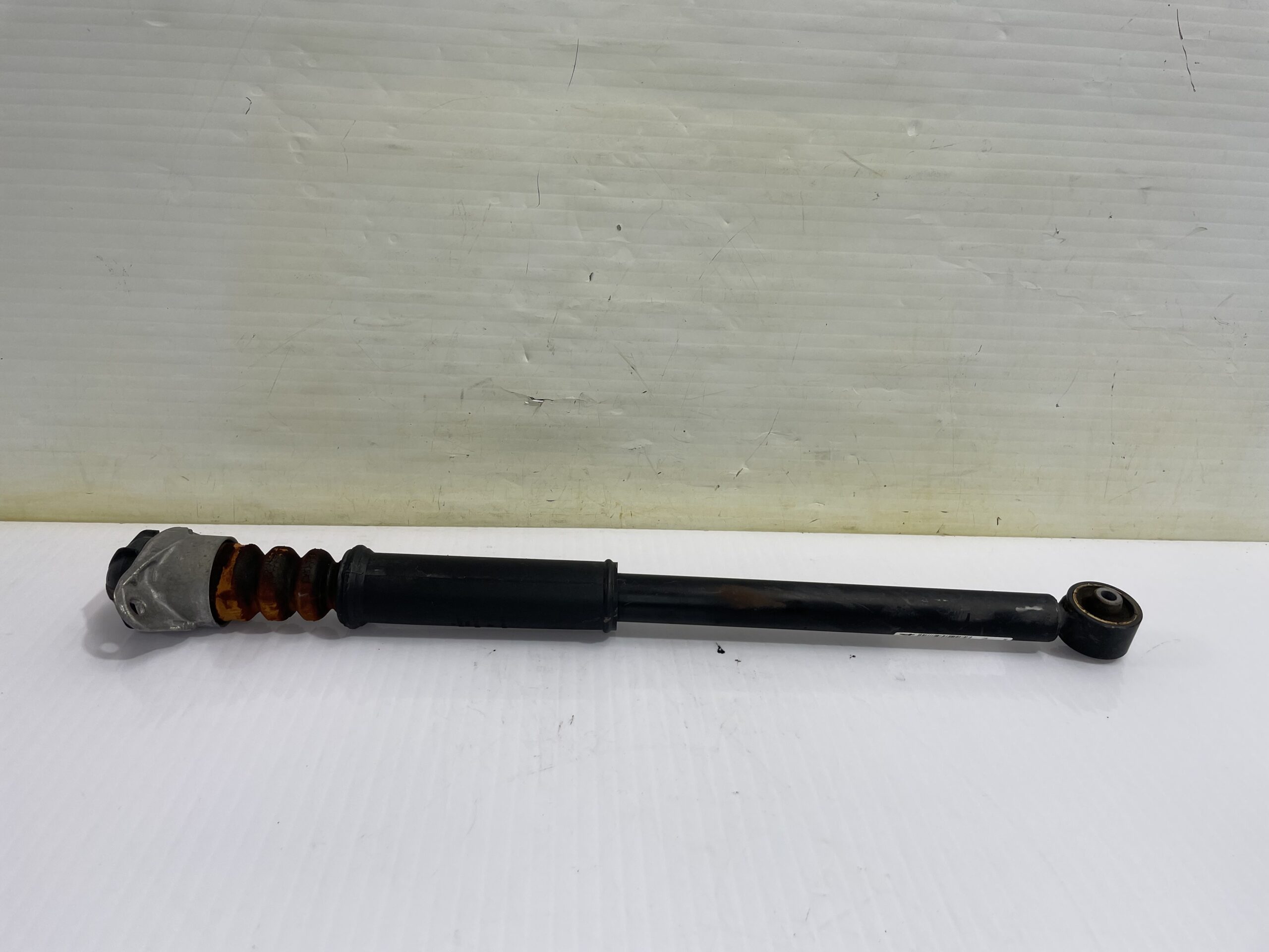 amortiguador_trasero_derecho_6c0512011ah_volkswagen_polo_6c1_advance_bluemotion