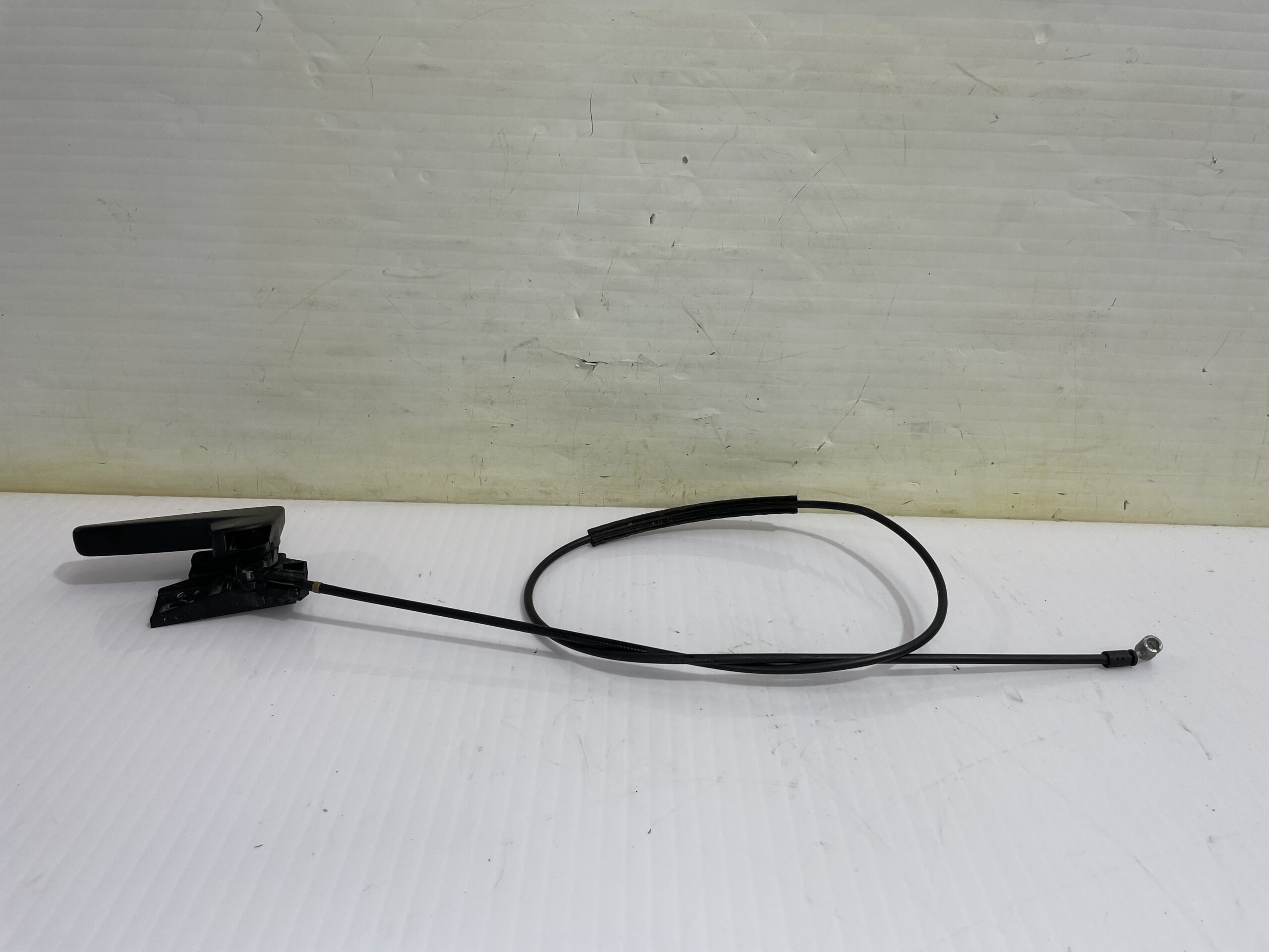 tirador_capot_6r0823535_volkswagen_polo_6c1_advance_bluemotion