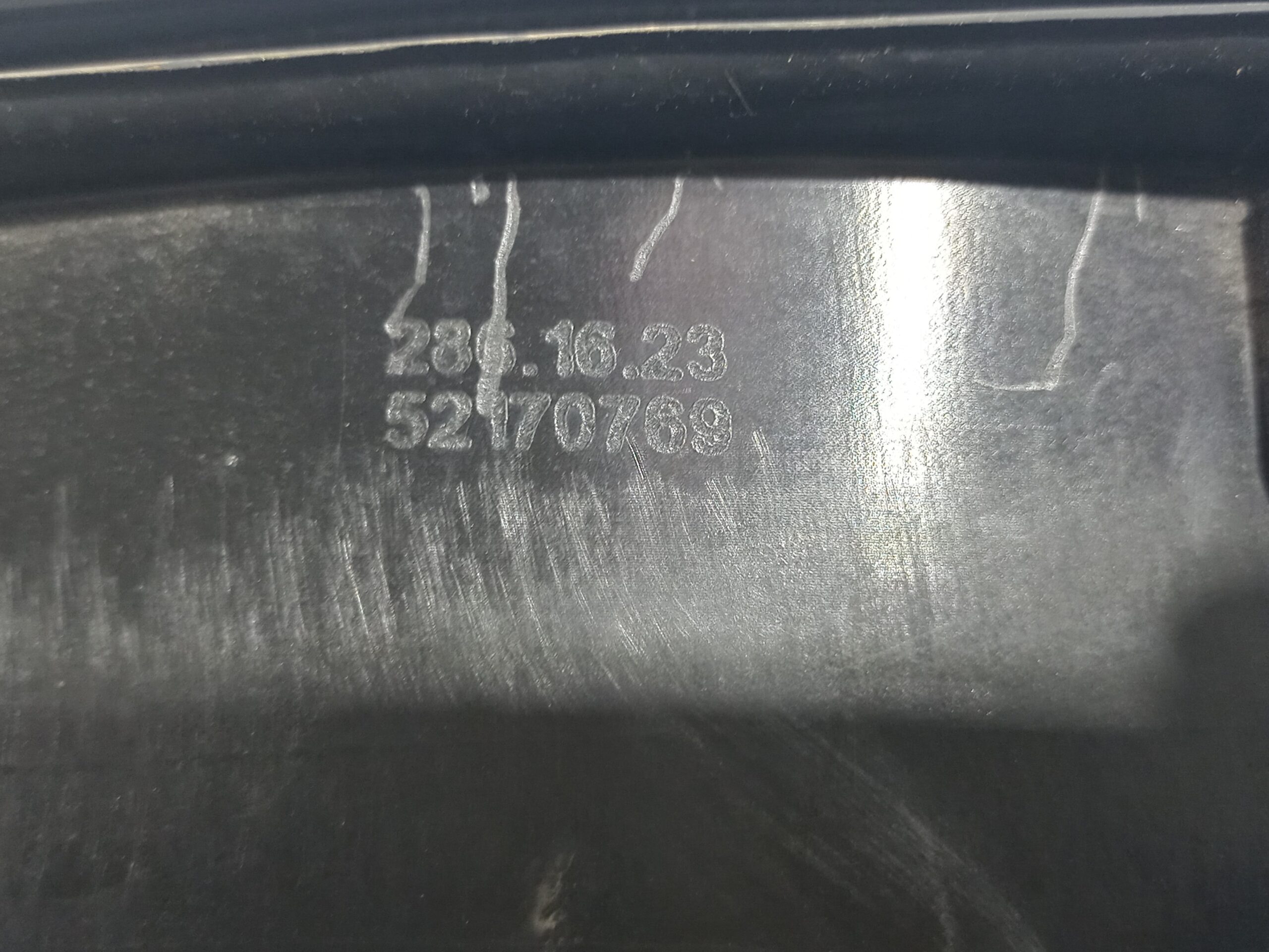 tapa_exterior_combustible_52170769_jeep_avenger_altitude