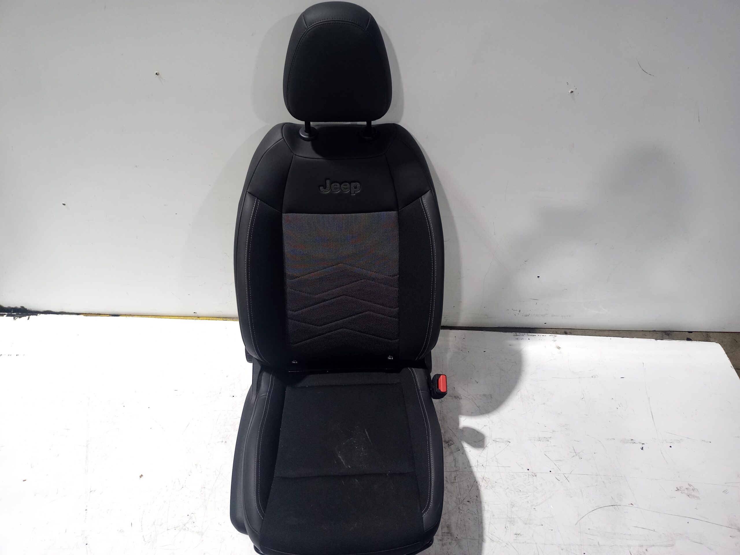 asiento_delantero_derecho_0006000633568_jeep_avenger_altitude