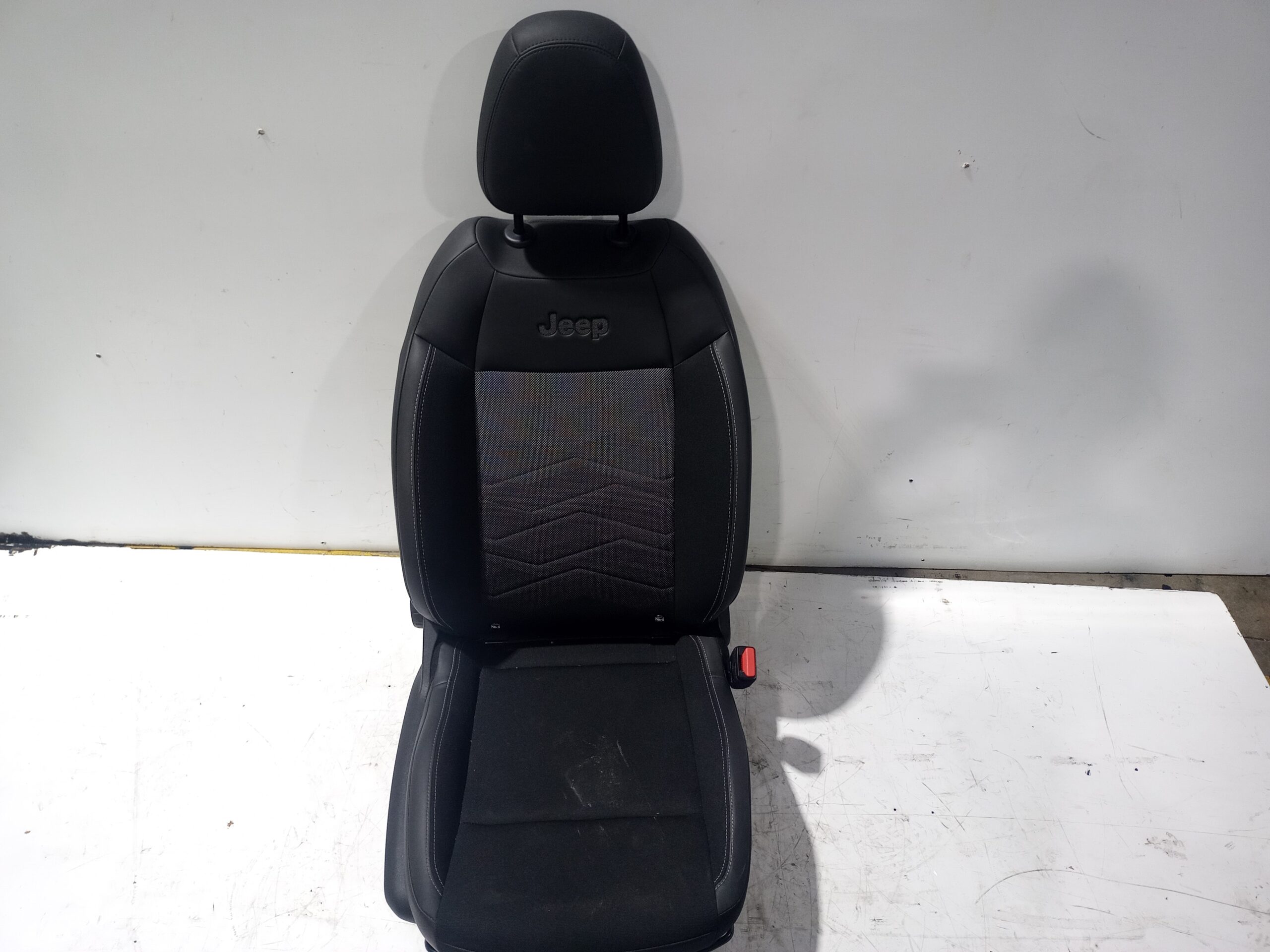 asiento_delantero_derecho_0006000633568_jeep_avenger_altitude