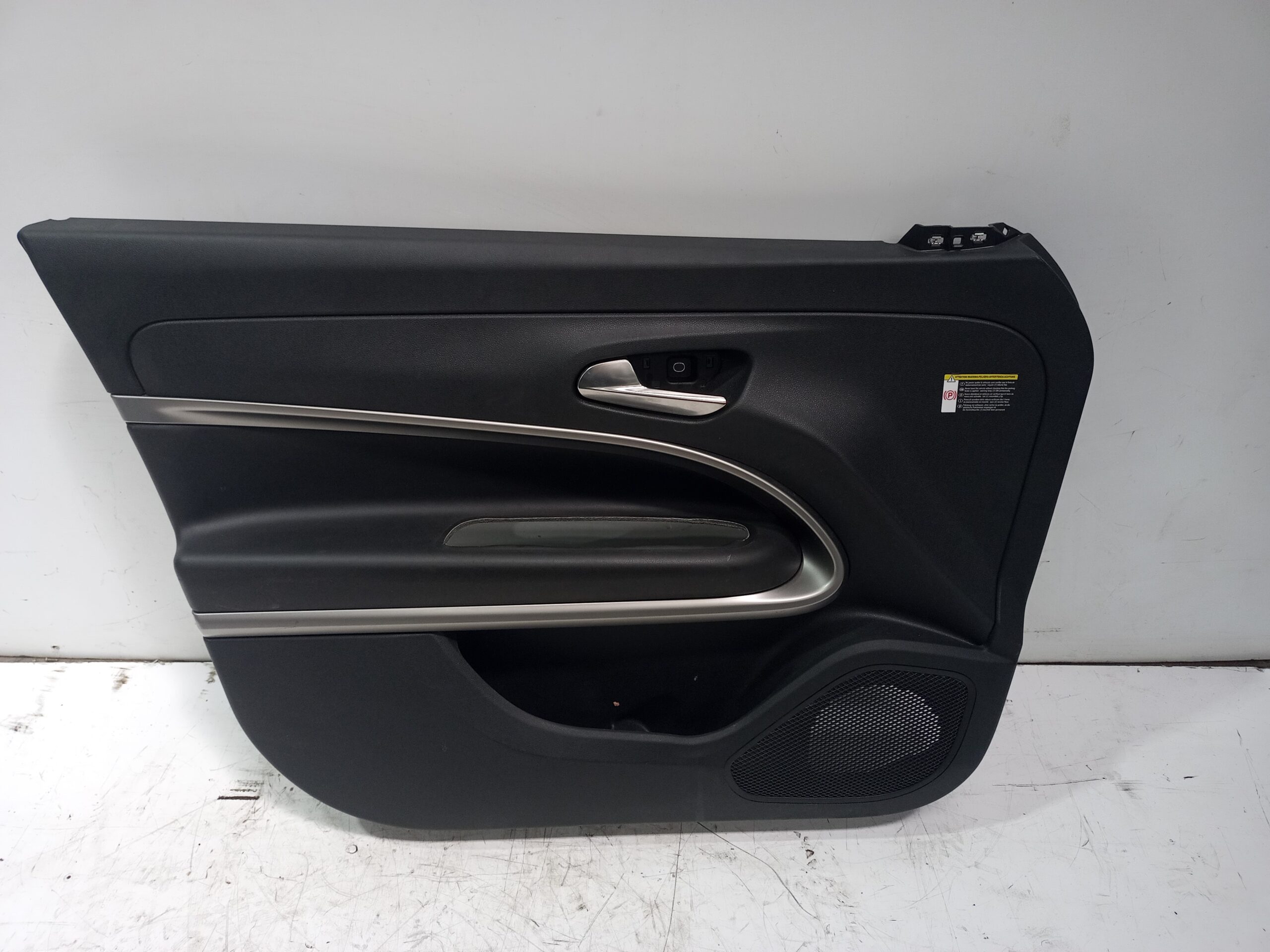 guarnecido_puerta_delantera_izquierda_2976322x_jeep_avenger_altitude