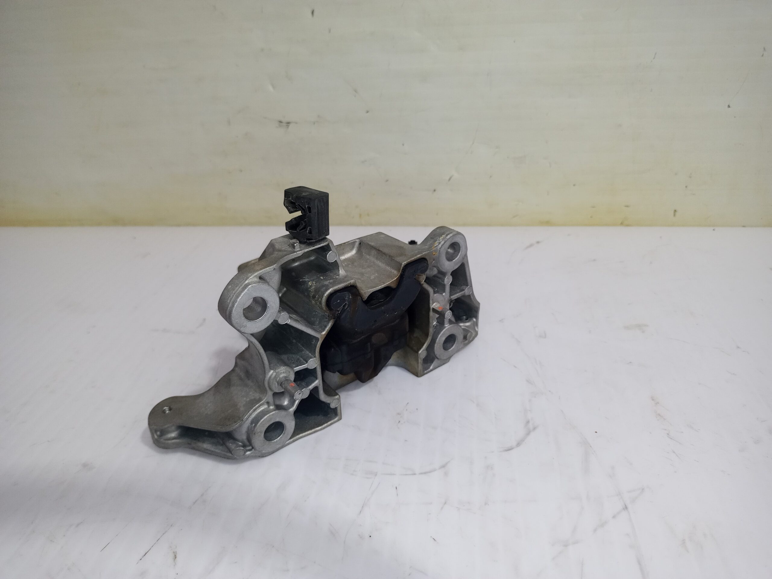 soporte_motor_izquierdo_9845361280_jeep_avenger_altitude