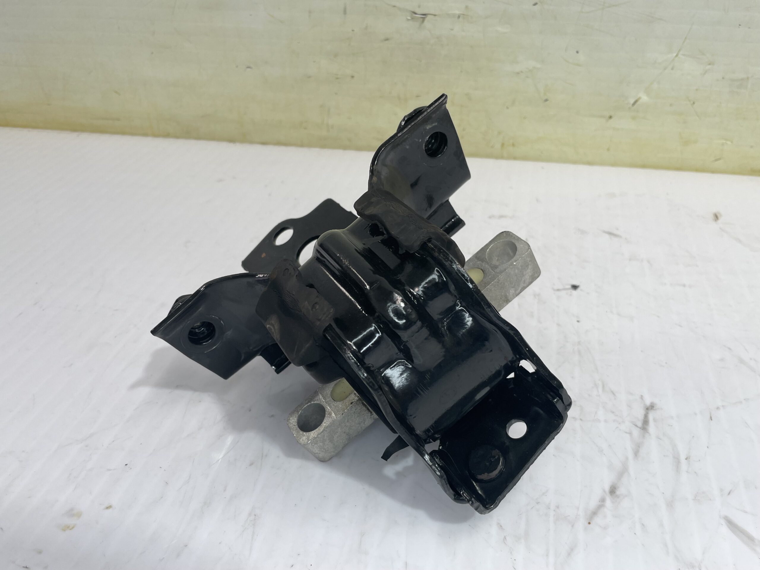 soporte_motor_izquierdo_6q0199555ar_volkswagen_polo_6c1_a_polo