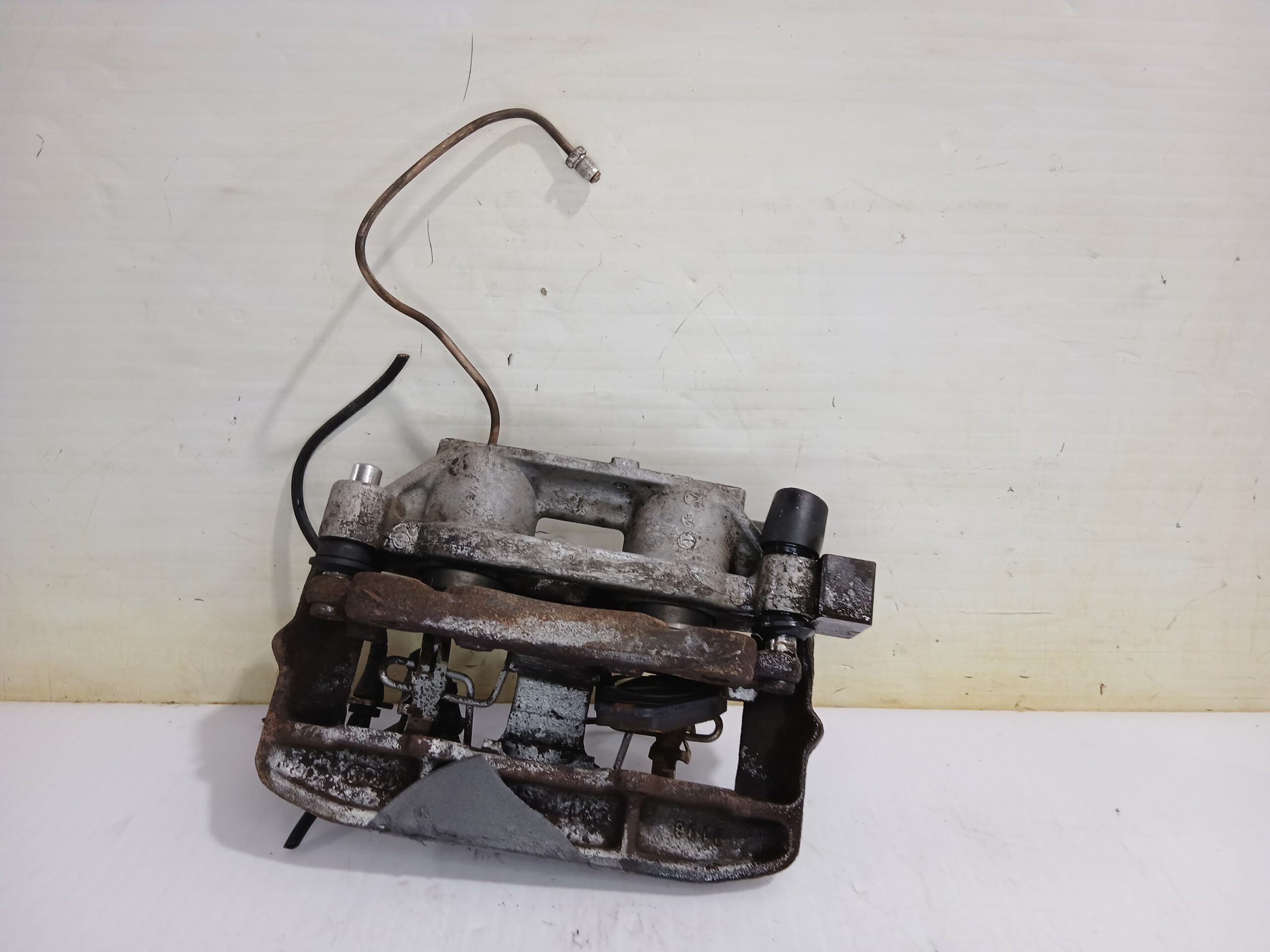 pinza_de_freno_delantera_izquierda_4b0615107b_audi_a6_avant_4b5_2_5_tdi_quattro