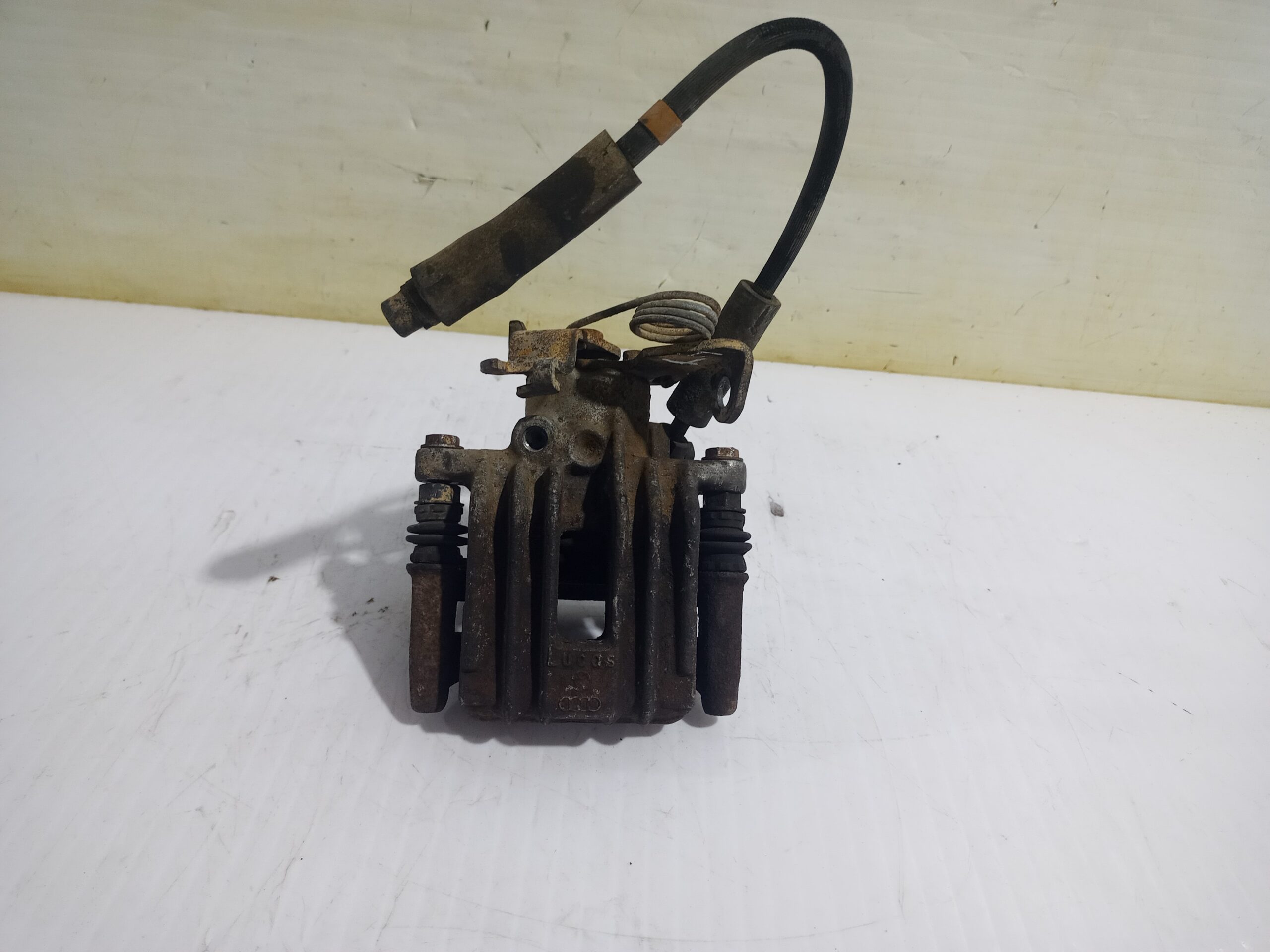 pinza_de_freno_trasera_izquierda_8e0615423a_audi_a6_avant_4b5_2_5_tdi_quattro