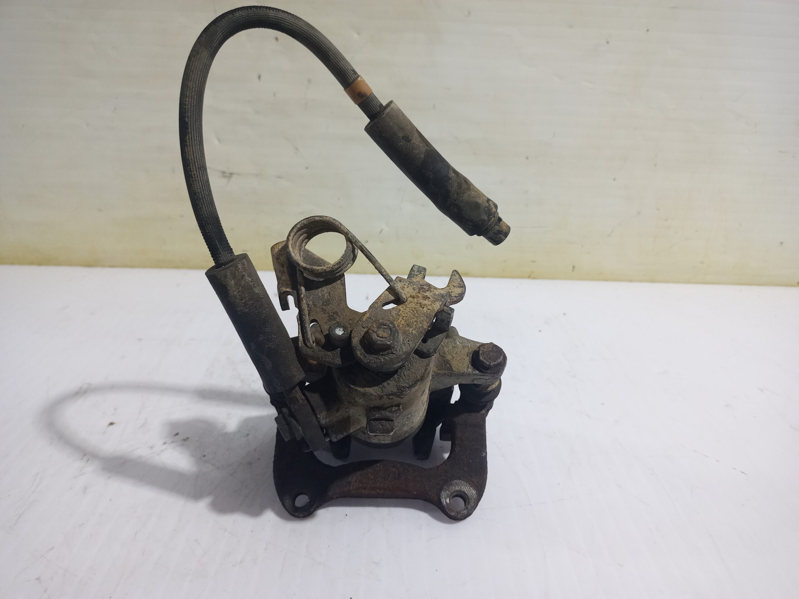 pinza_de_freno_trasera_izquierda_8e0615423a_audi_a6_avant_4b5_2_5_tdi_quattro