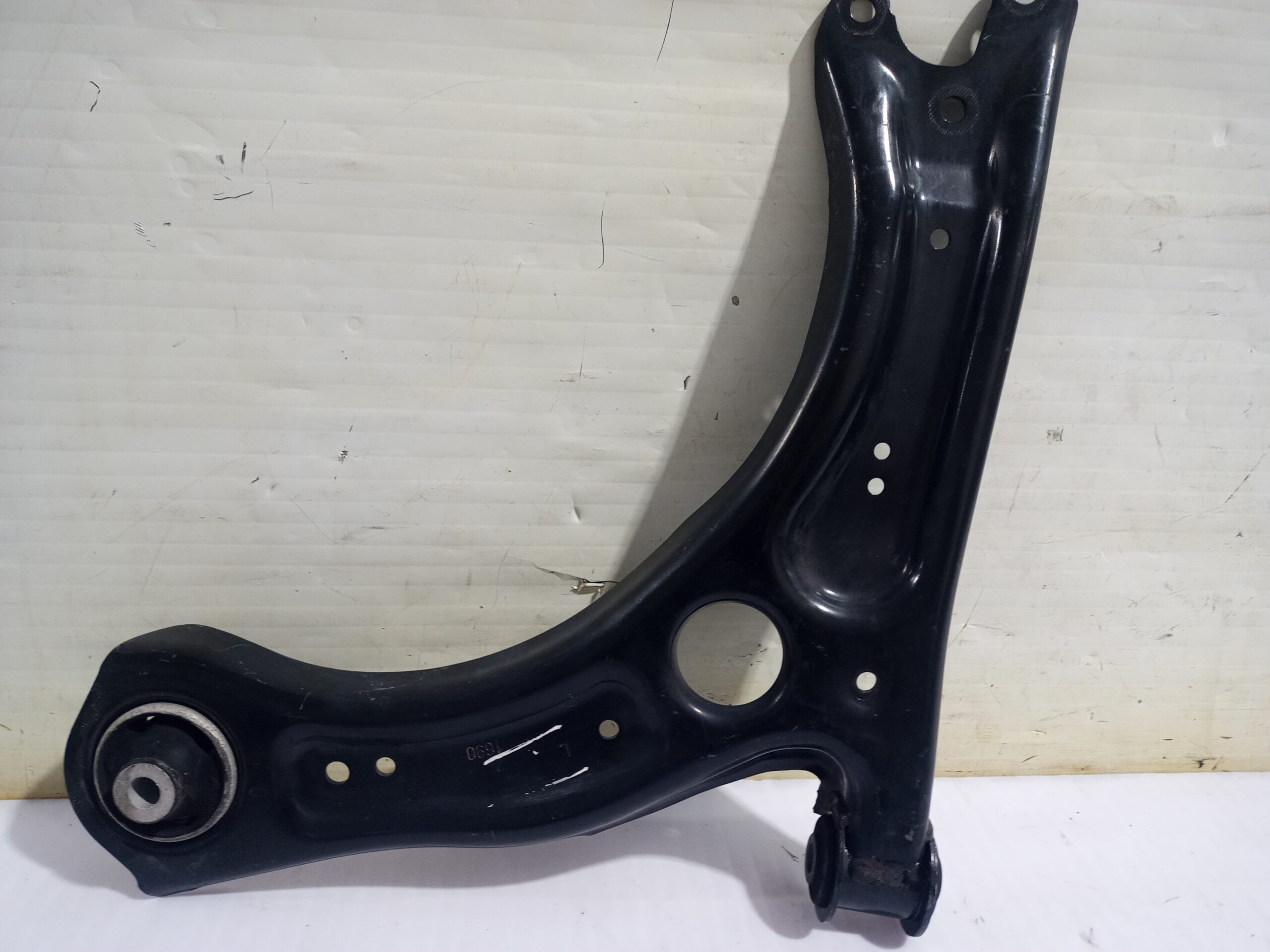 brazo_suspension_inferior_delantero_izquierdo_2q0407151b_seat_ibiza_kj1_reference