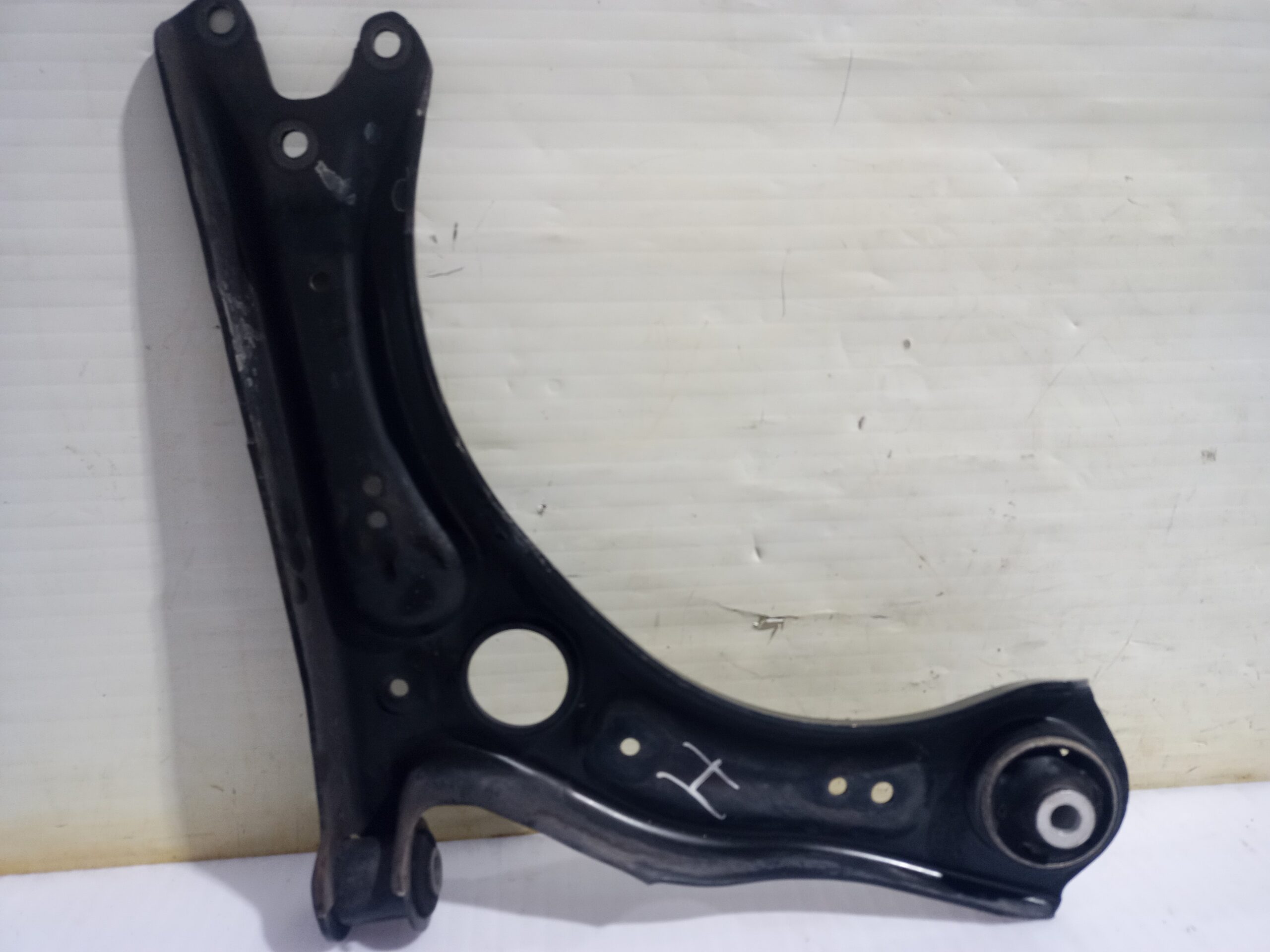 brazo_suspension_inferior_delantero_izquierdo_2q0407151b_seat_ibiza_kj1_reference