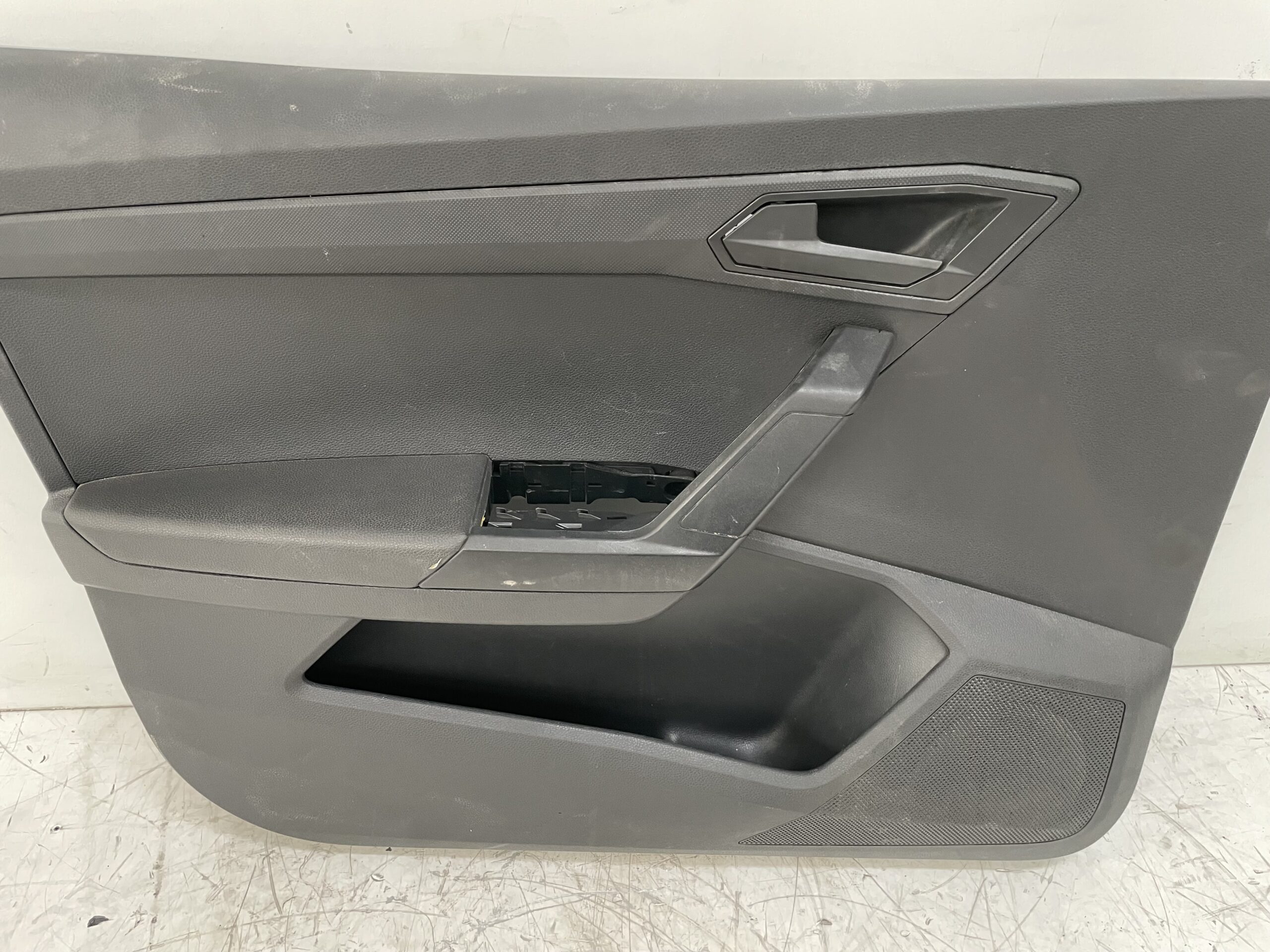 guarnecido_puerta_delantera_izquierda_6f0868079_seat_ibiza_kj1_reference