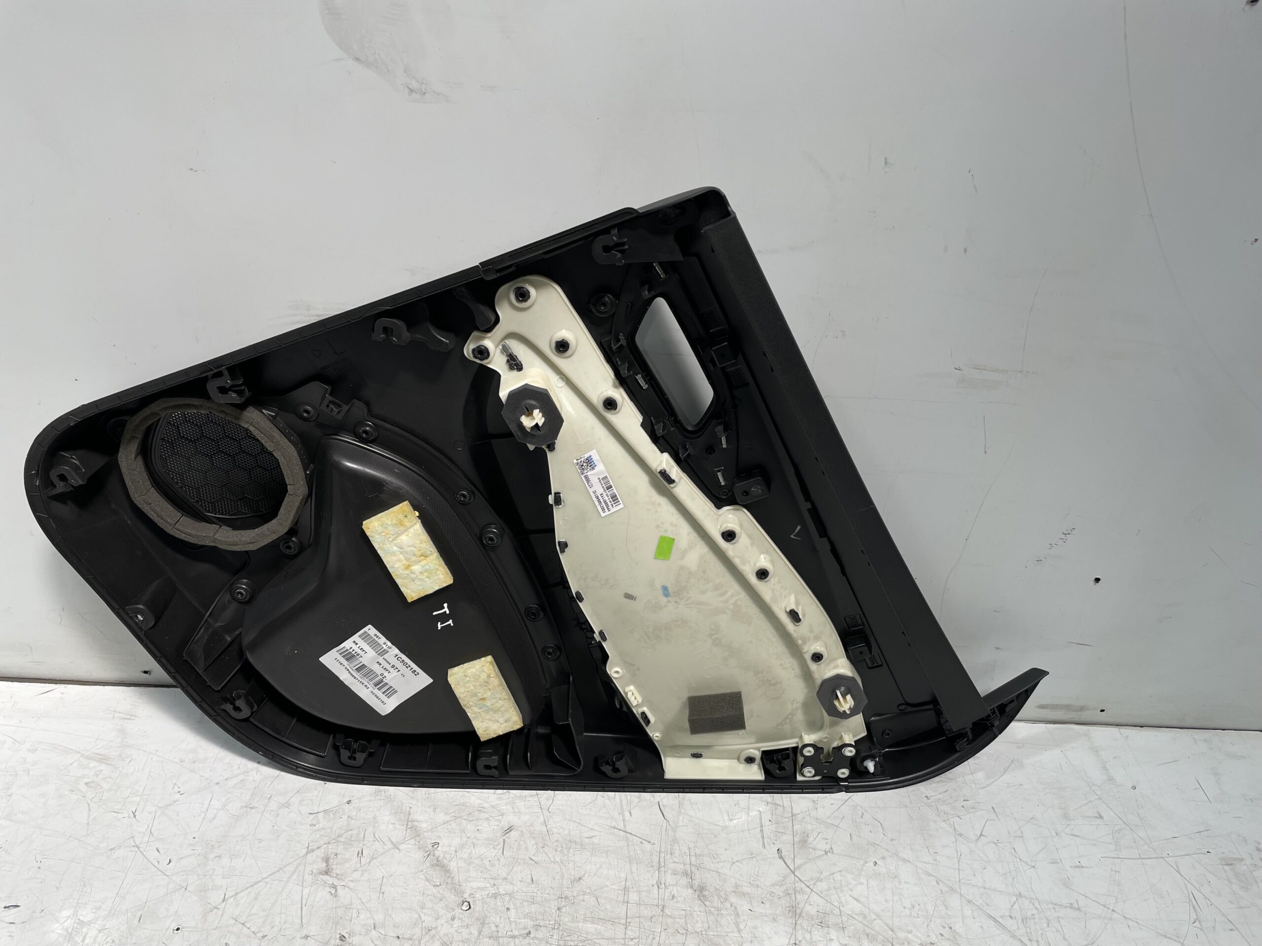 guarnecido_puerta_trasera_izquierda_yp000971yx_opel_grandland_x_opel_2020