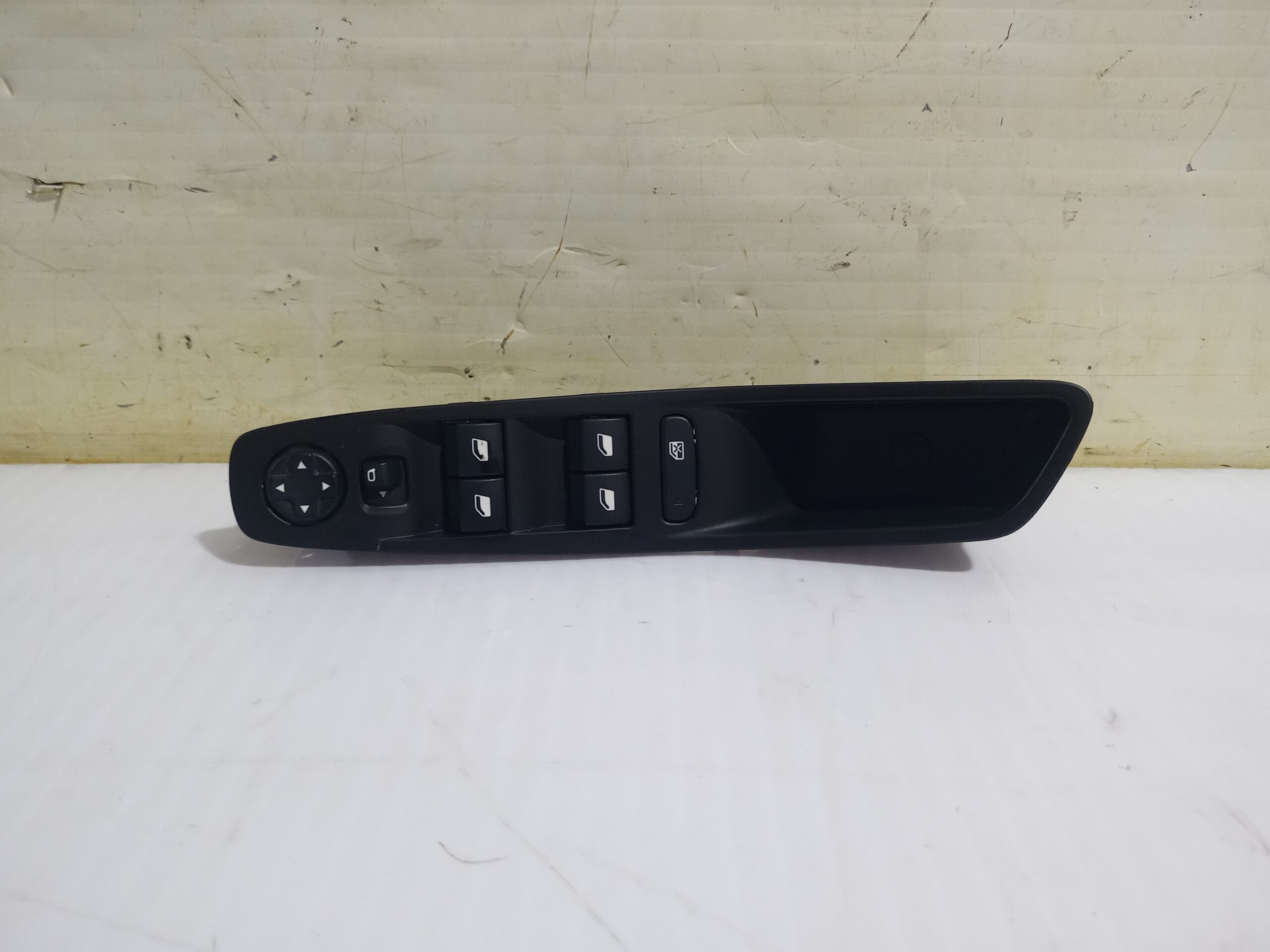 mando_elevalunas_delantero_izquierdo_96788281_opel_grandland_x_opel_2020