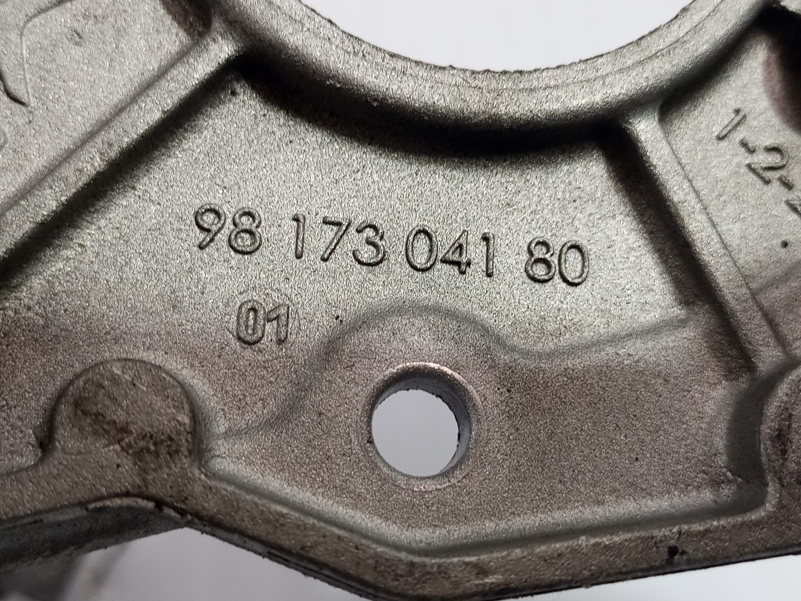 soporte_bomba_inyeccion_9817304180_opel_grandland_x_opel_2020