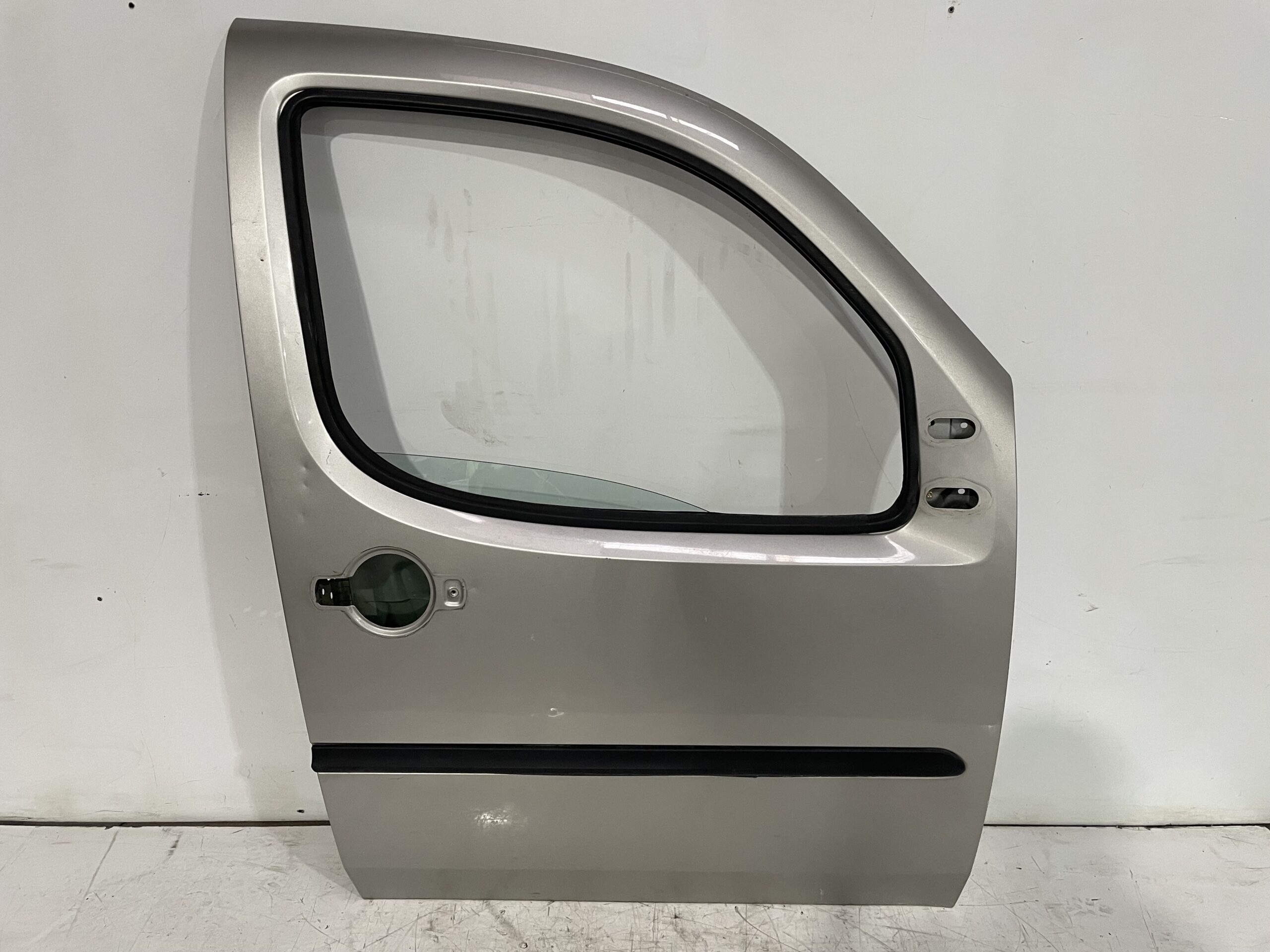 puerta_delantera_derecha_51847704_fiat_doblo_119_1_9_d_active_05_2004