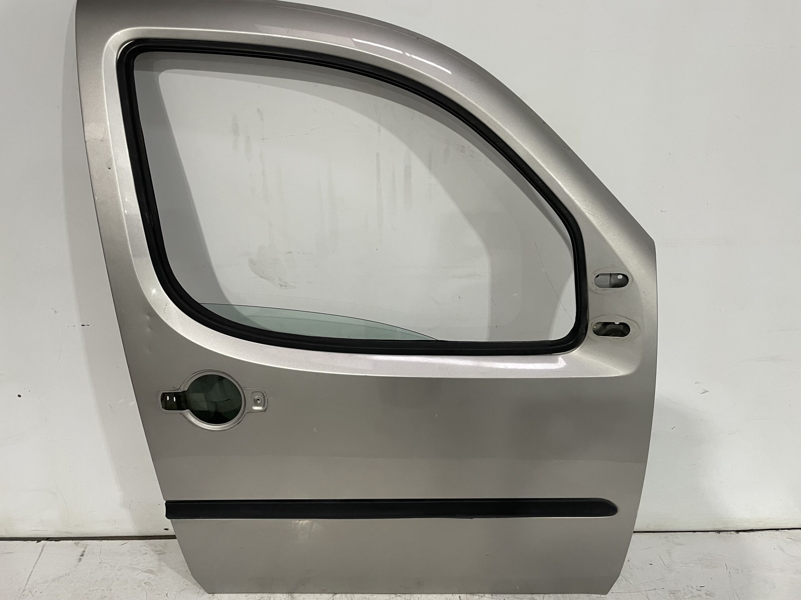 puerta_delantera_derecha_51847704_fiat_doblo_119_1_9_d_active_05_2004