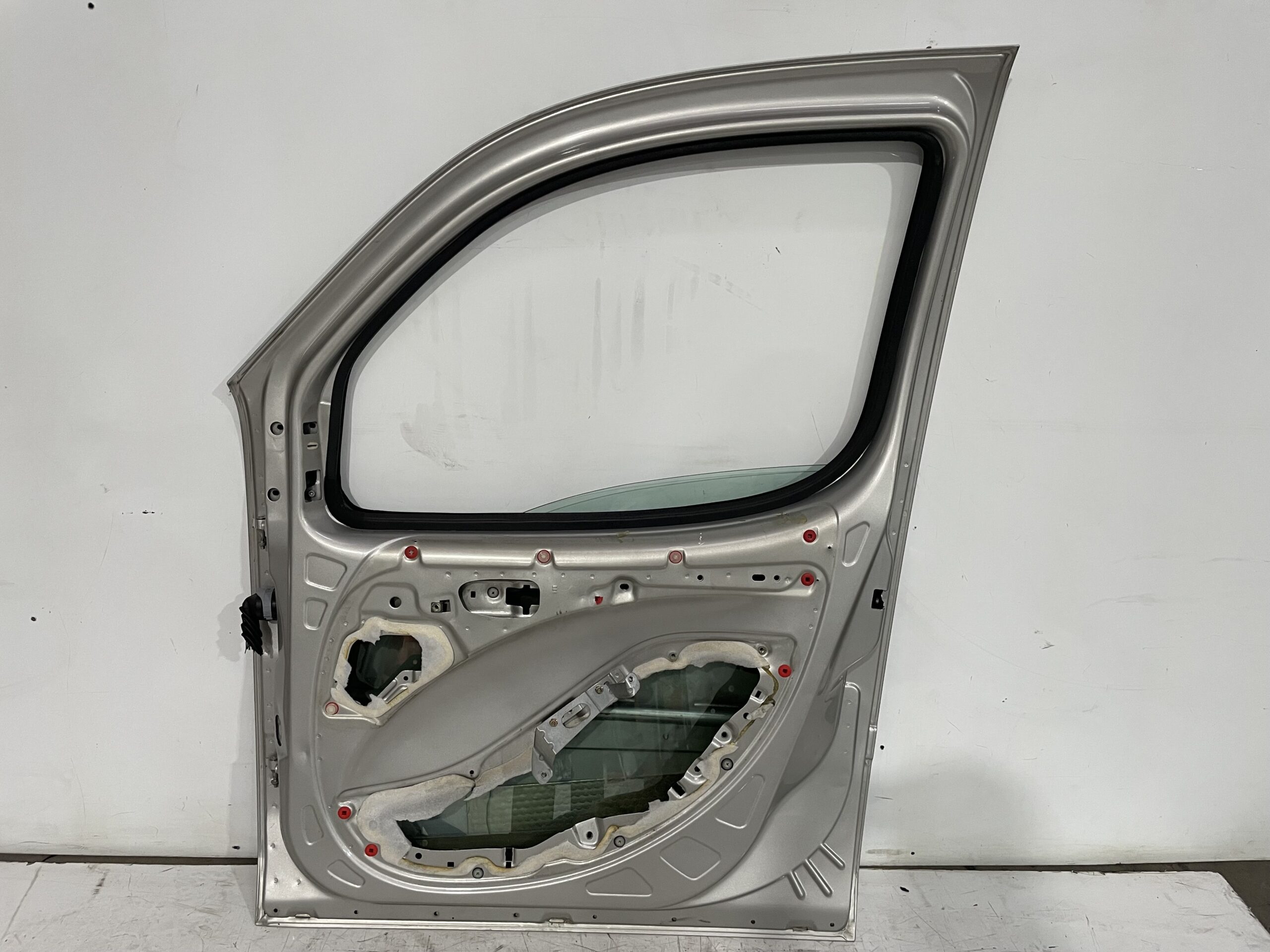 puerta_delantera_derecha_51847704_fiat_doblo_119_1_9_d_active_05_2004