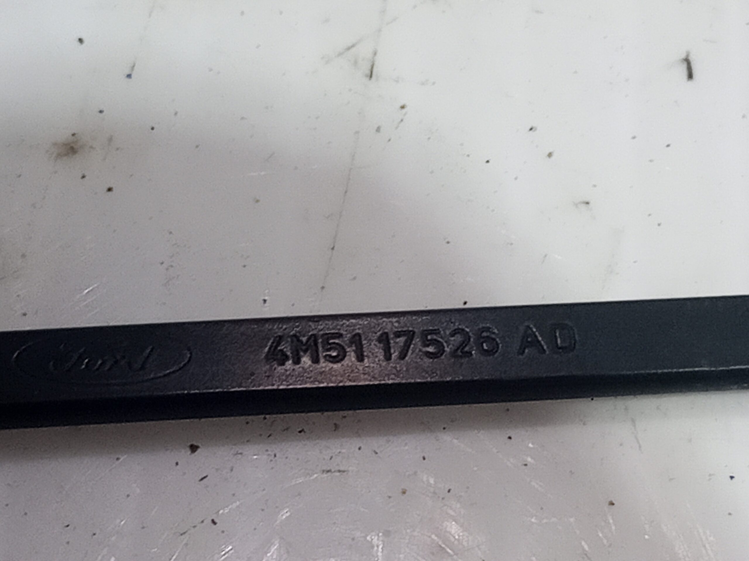 brazo_limpia_delantero_izquierdo_4m5117526_ford_focus_lim_cb4_business