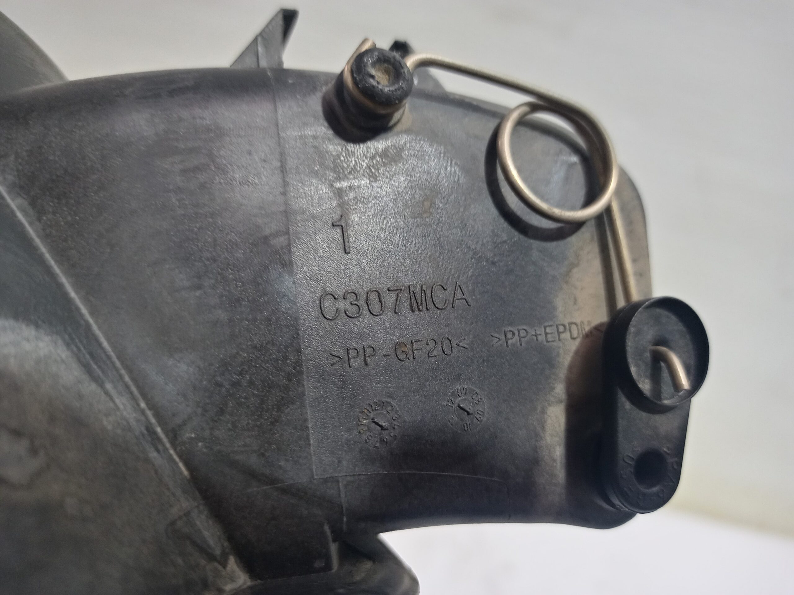 tapa_exterior_combustible_c307mca_ford_focus_lim_cb4_business