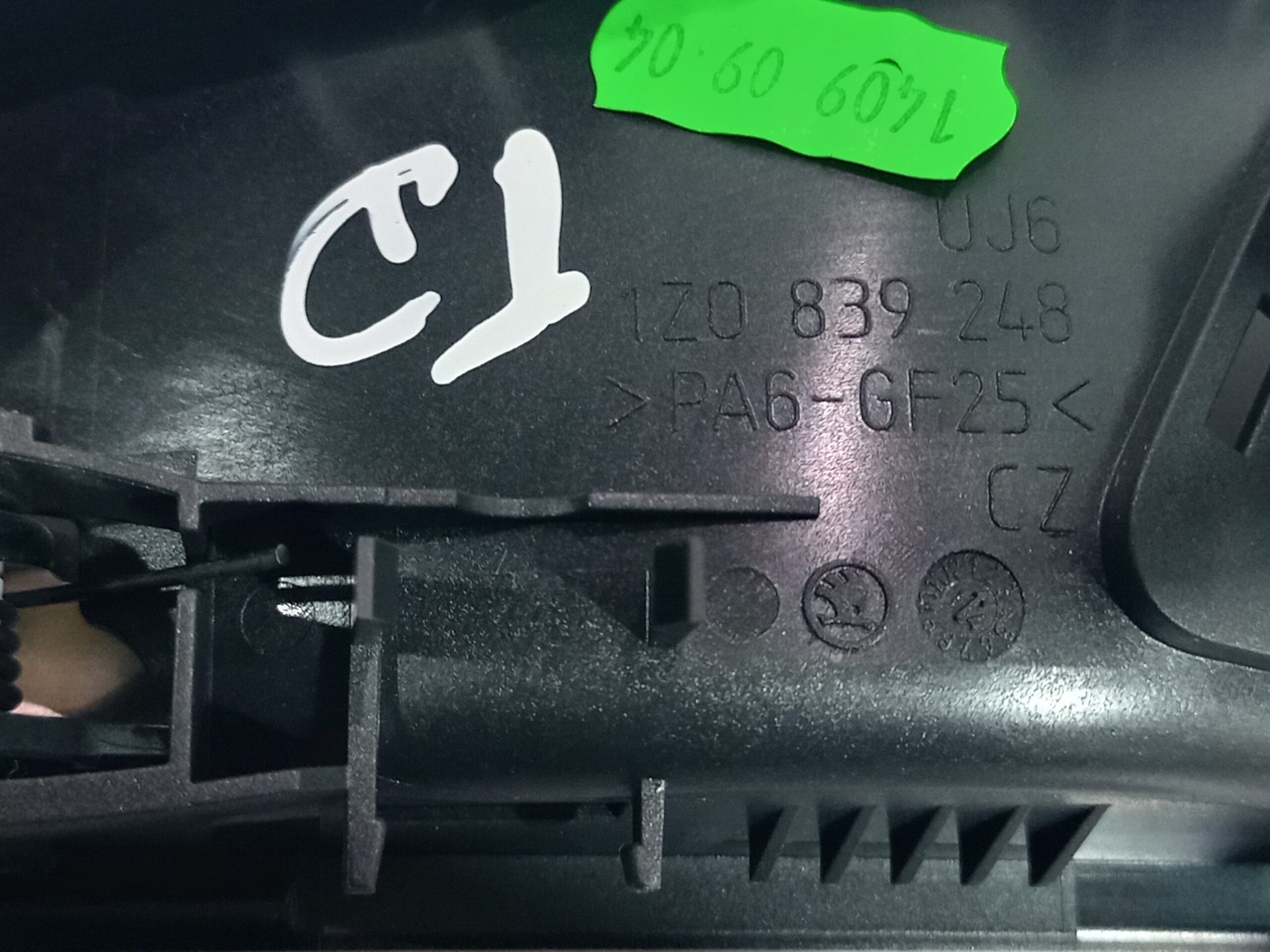 maneta_interior_trasera_derecha_1z0839248_skoda_yeti_active