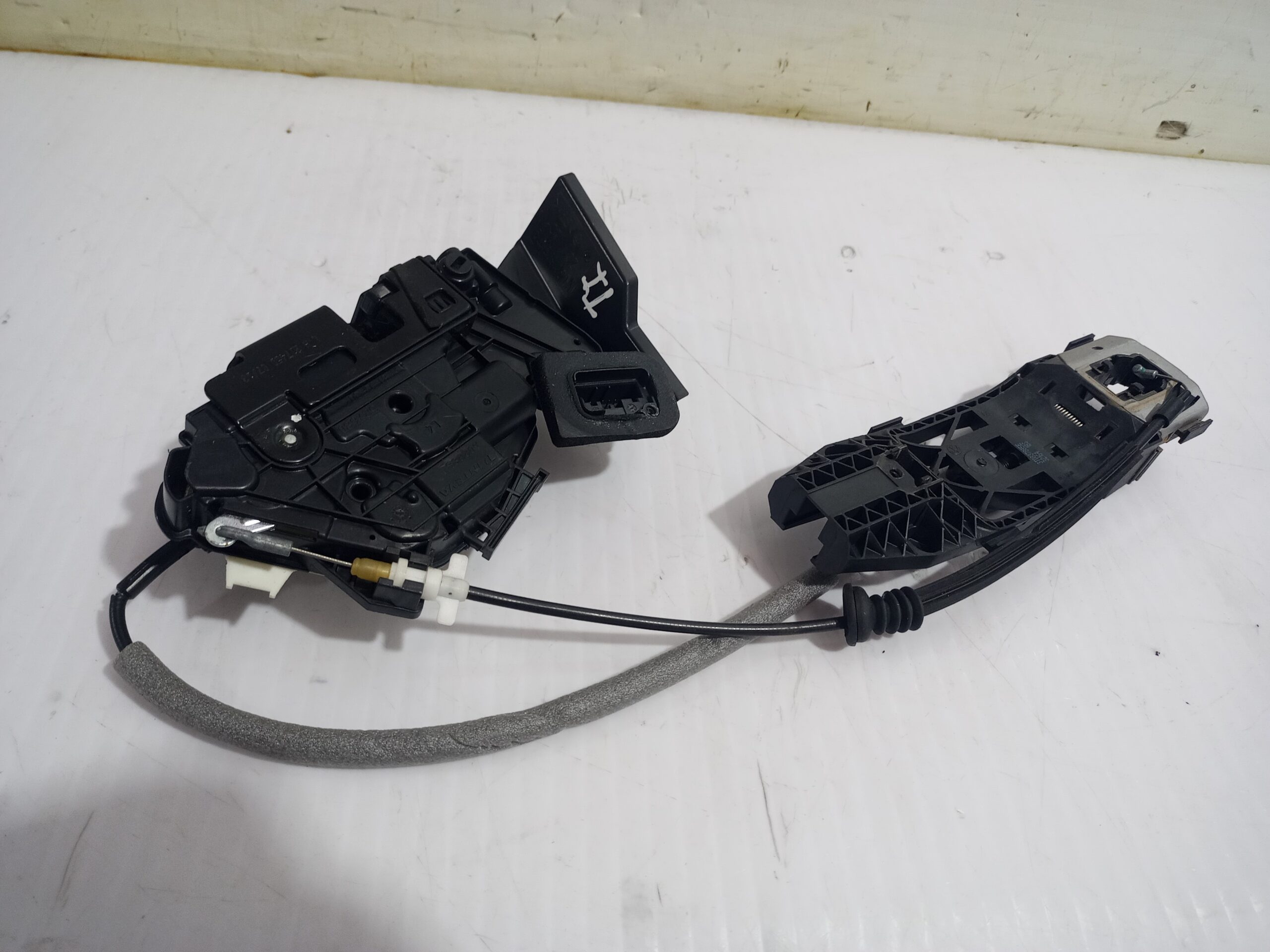 cerradura_puerta_trasera_izquierda_5e0839015a_skoda_yeti_active