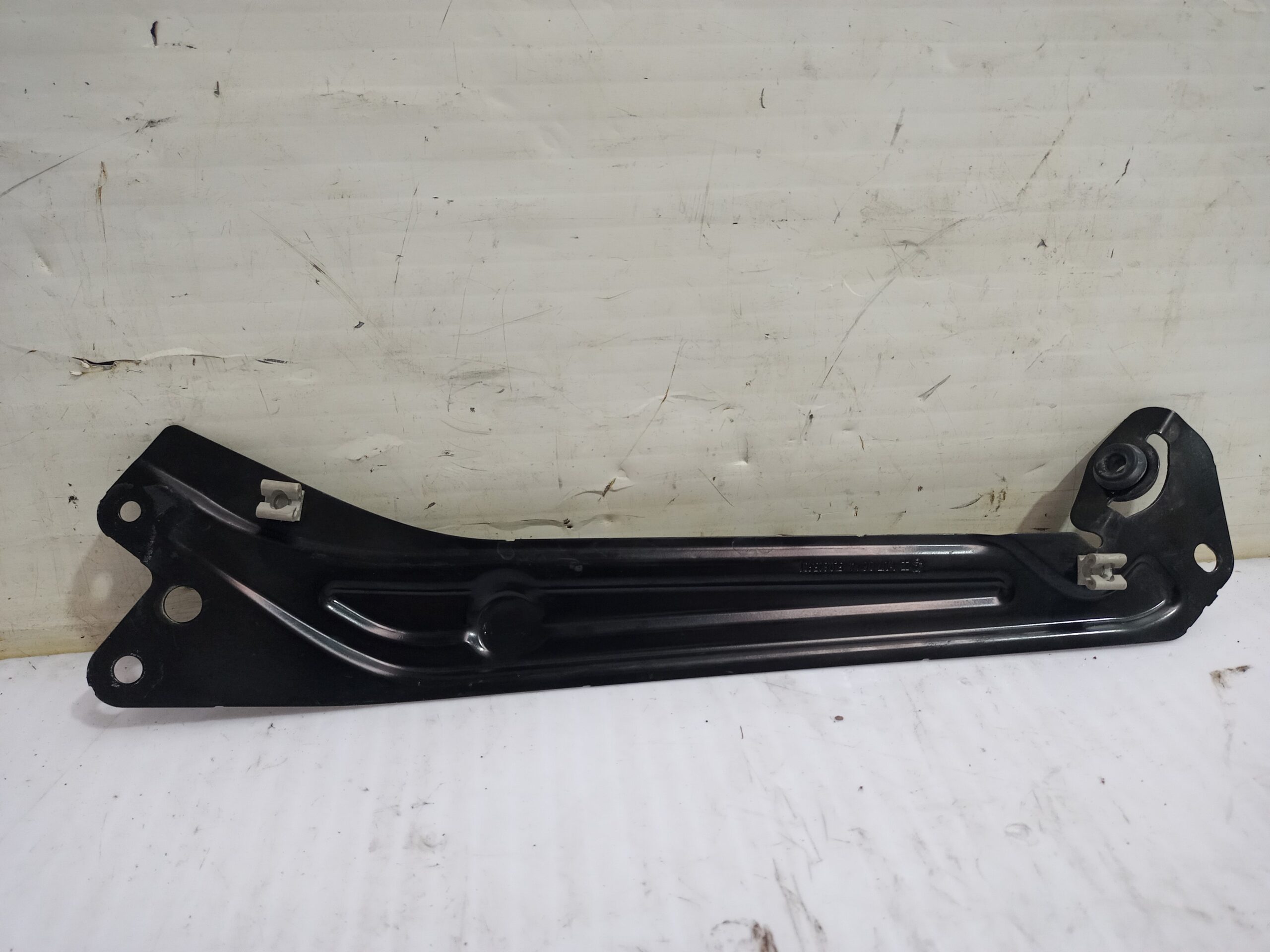 soporte_faro_izquierdo_5l0805931_skoda_yeti_active