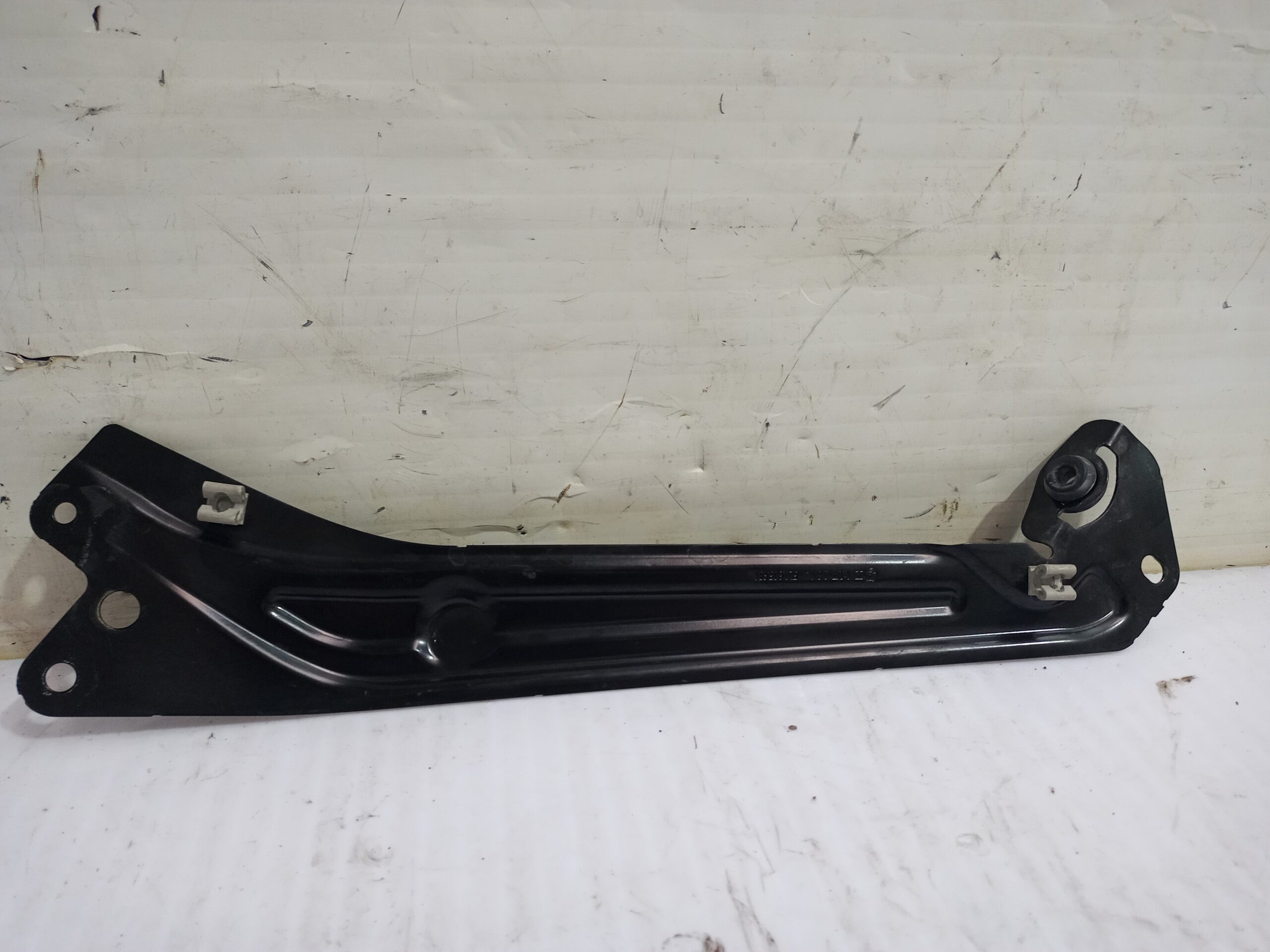 soporte_faro_izquierdo_5l0805931_skoda_yeti_active