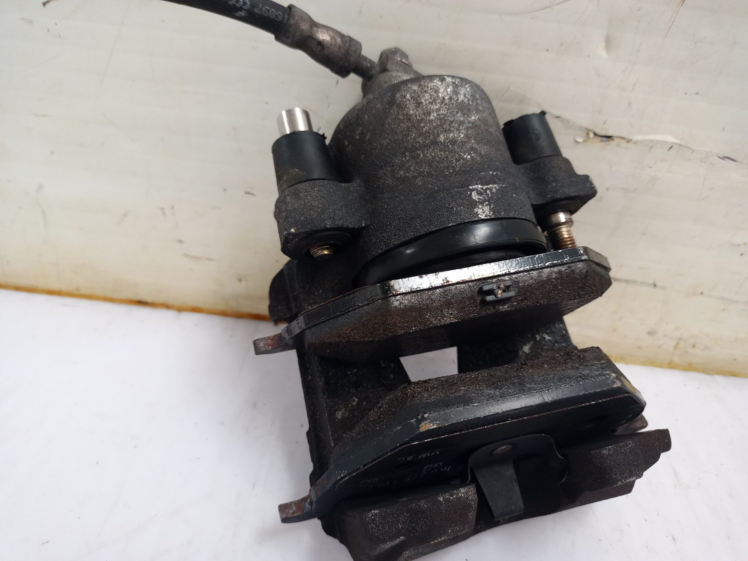 pinza_de_freno_delantera_izquierda_1k0615123d_skoda_yeti_active