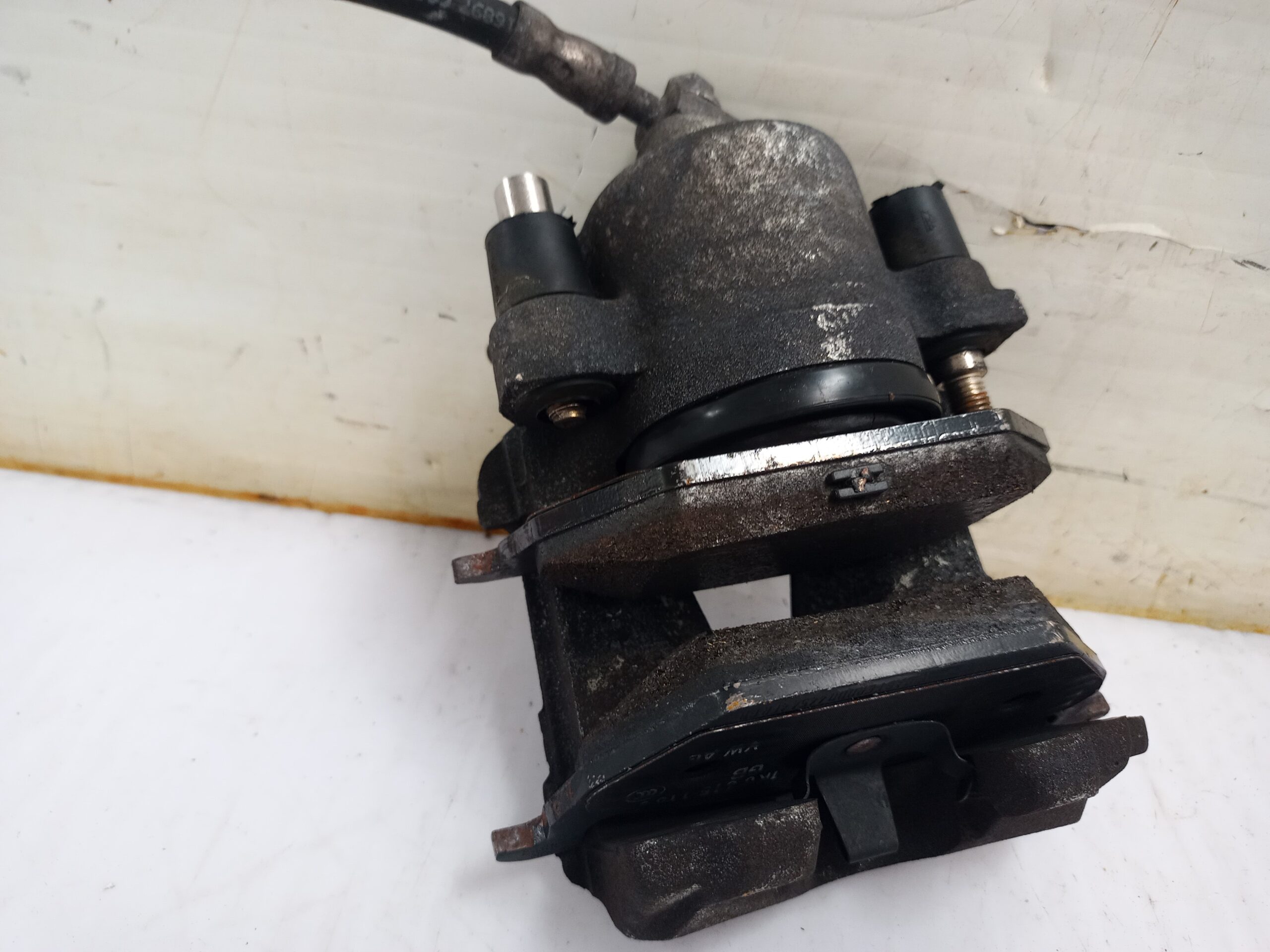 pinza_de_freno_delantera_izquierda_1k0615123d_skoda_yeti_active