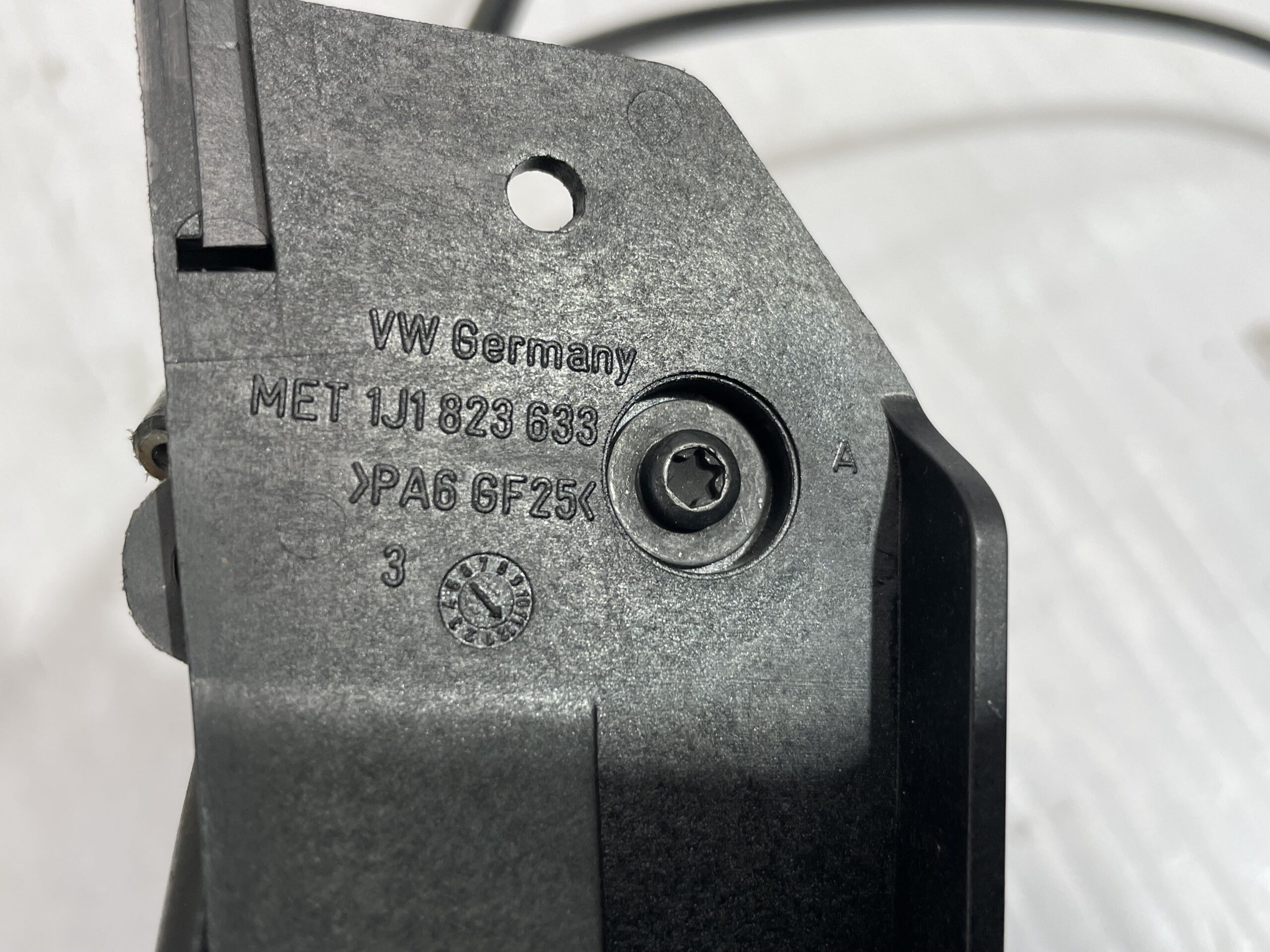 tirador_capot_1j1823633_skoda_yeti_active