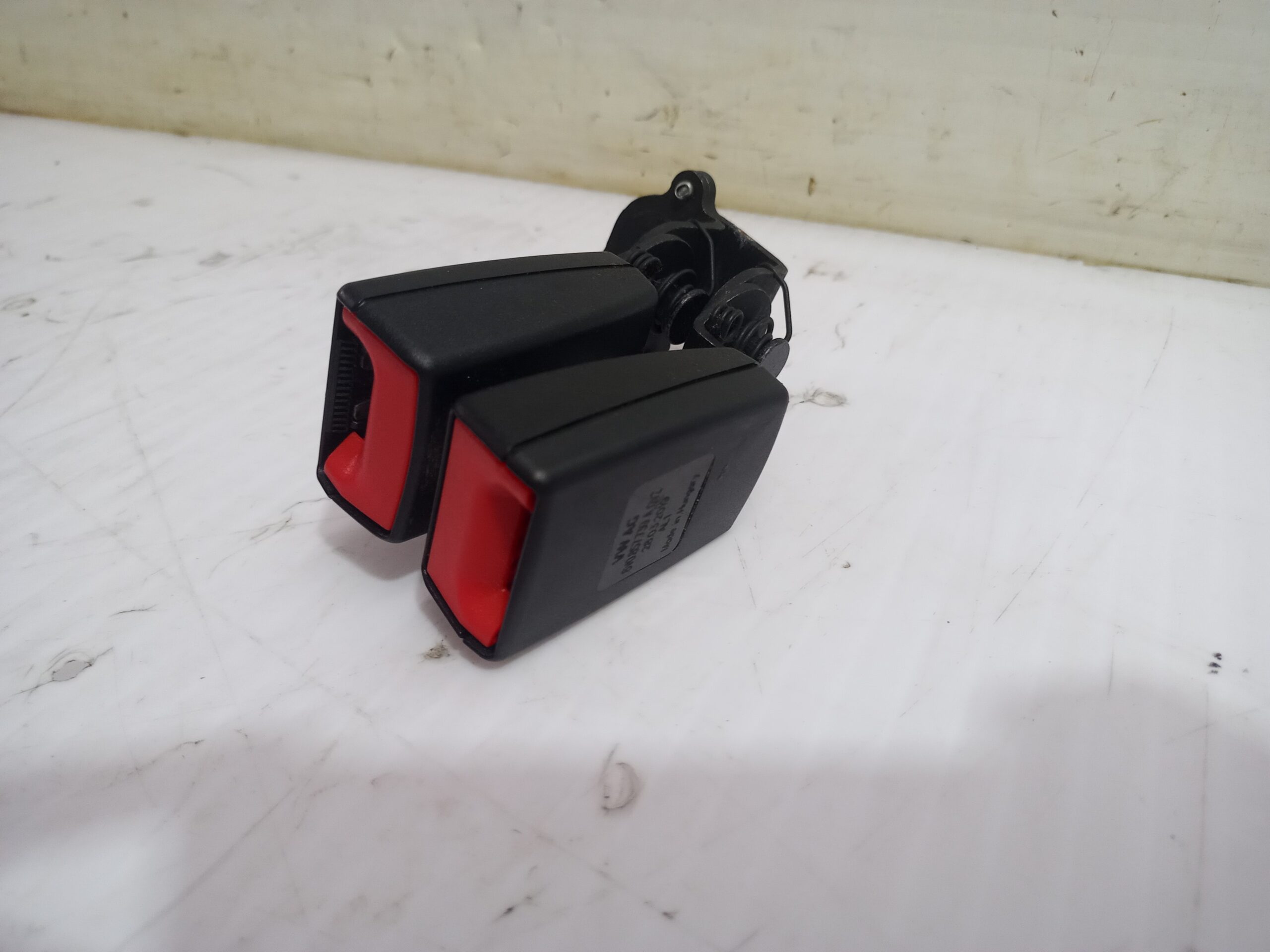 enganche_cinturon_trasero_izquierdo_8v0857739_volkswagen_golf_vii_lim_5g1_comfortline_bluemotion