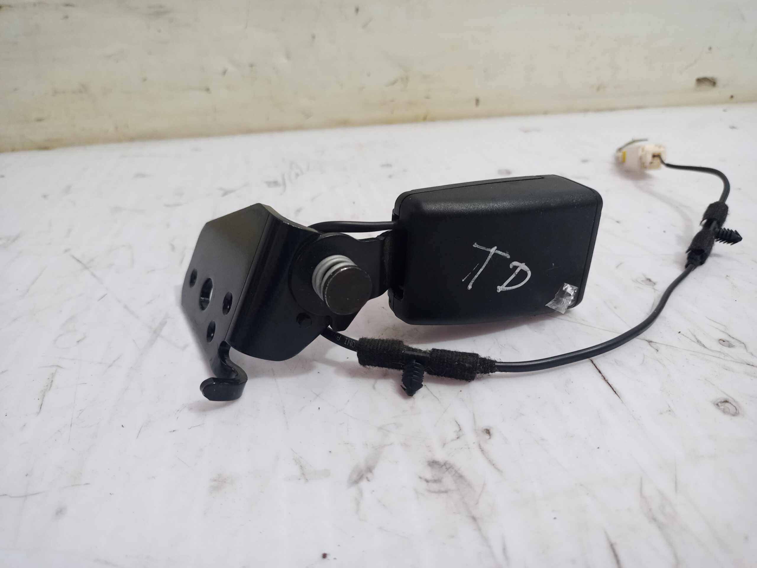 enganche_cinturon_trasero_derecho_8976j4_peugeot_508_allure