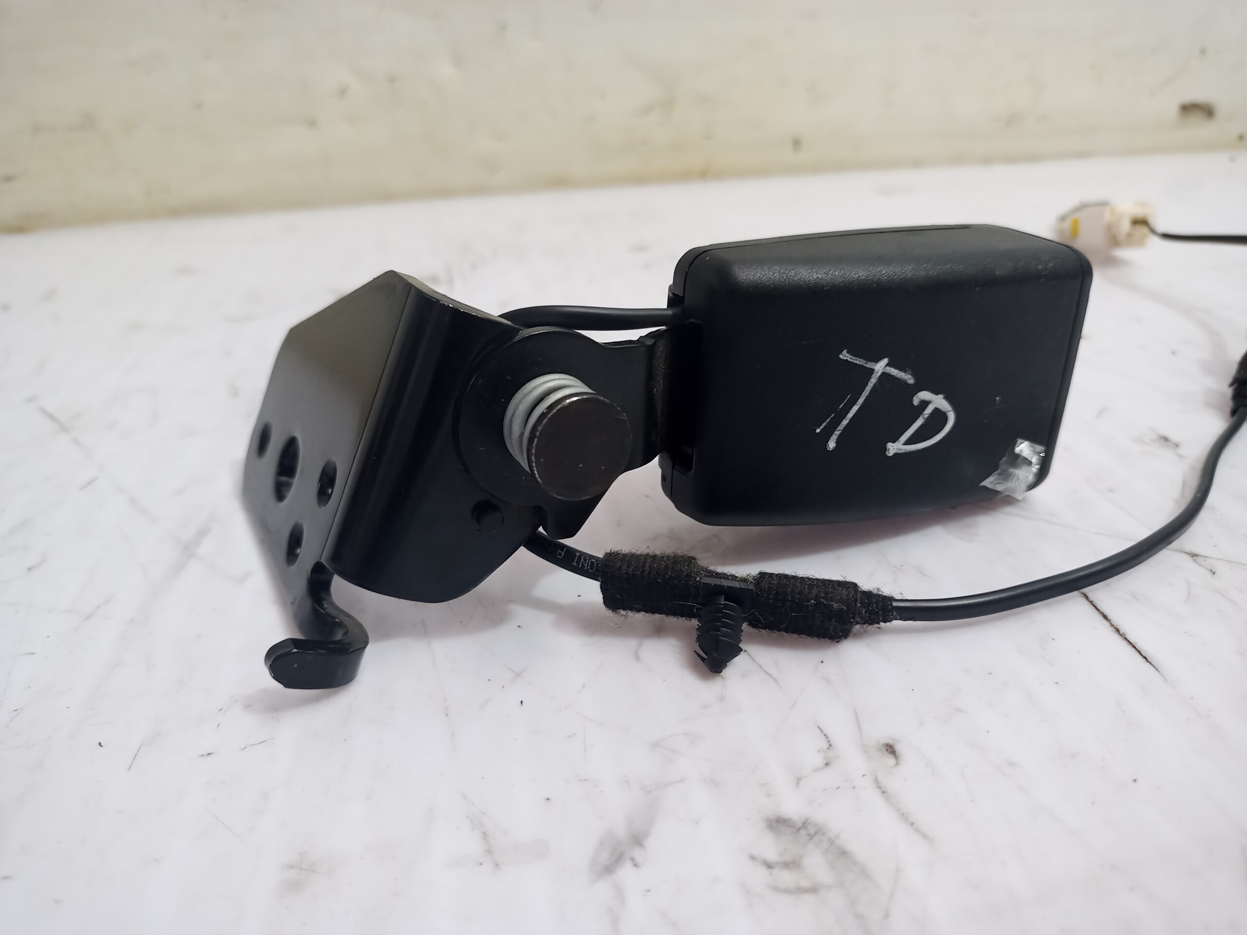 enganche_cinturon_trasero_derecho_8976j4_peugeot_508_allure