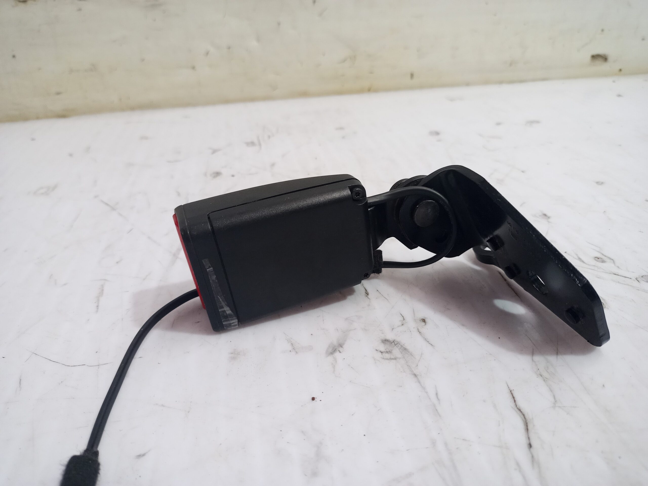 enganche_cinturon_trasero_derecho_8976j4_peugeot_508_allure