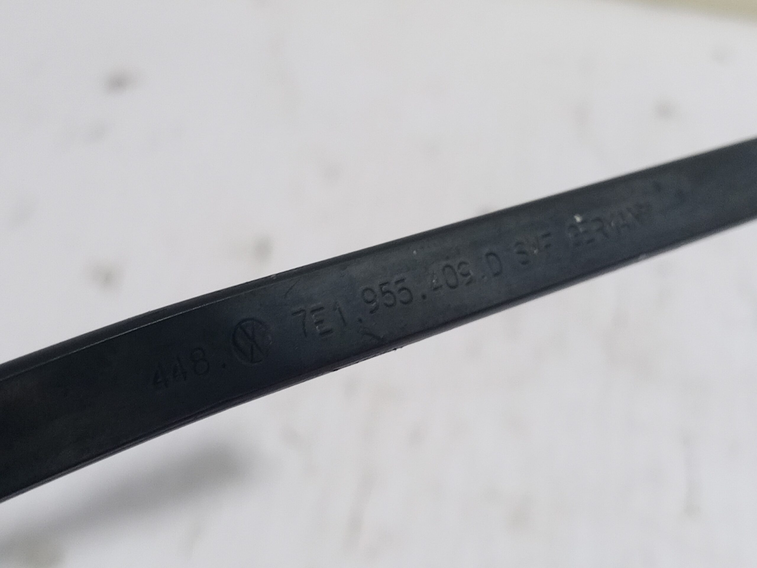 brazo_limpia_delantero_izquierdo_7e1955409d_volkswagen_transporter_t6_t6_caravelle_trendline