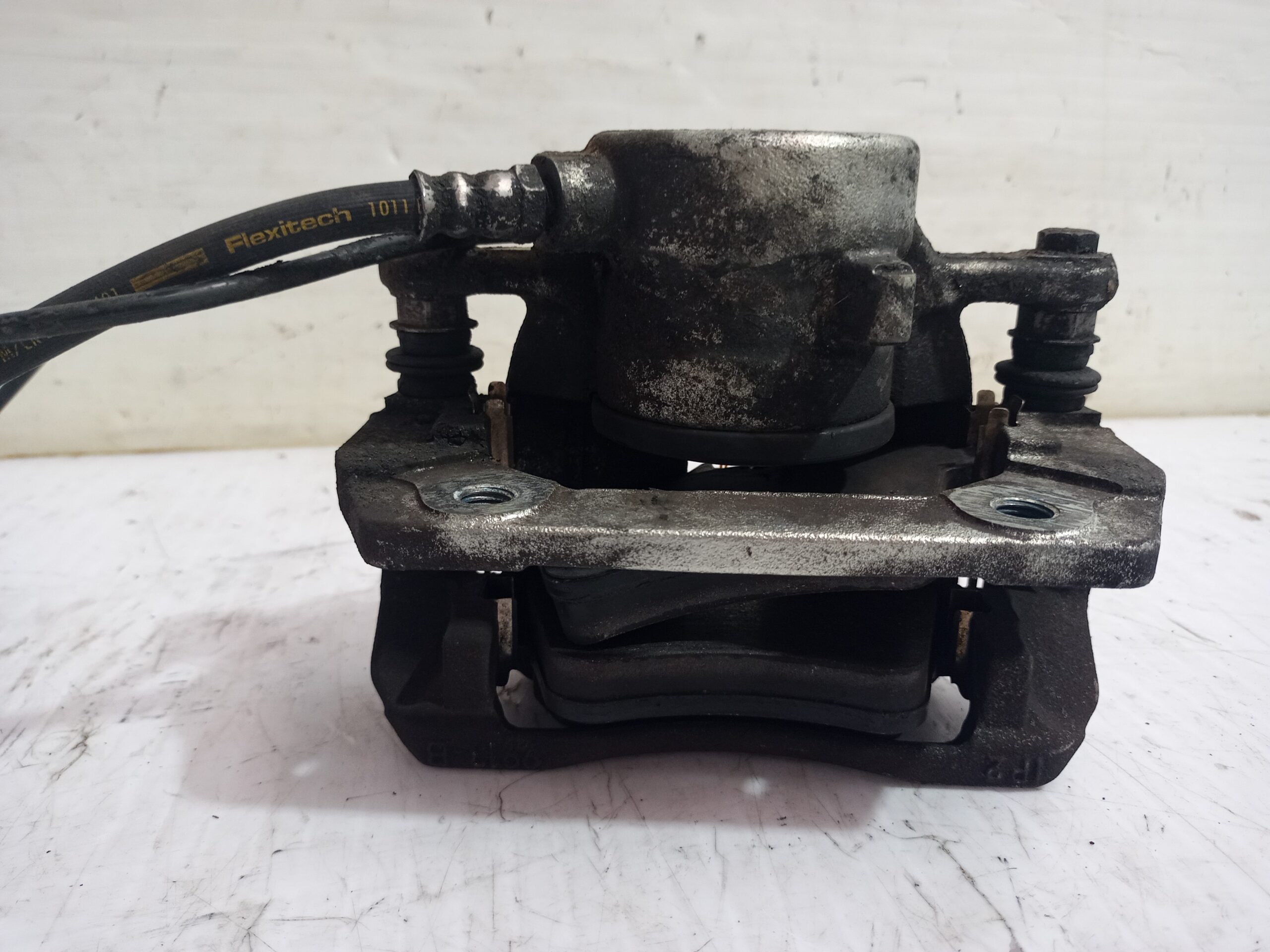 pinza_de_freno_delantera_derecha_a1694200283_mercedes_benz_clase_a_w169_a_200_cdi_169_008