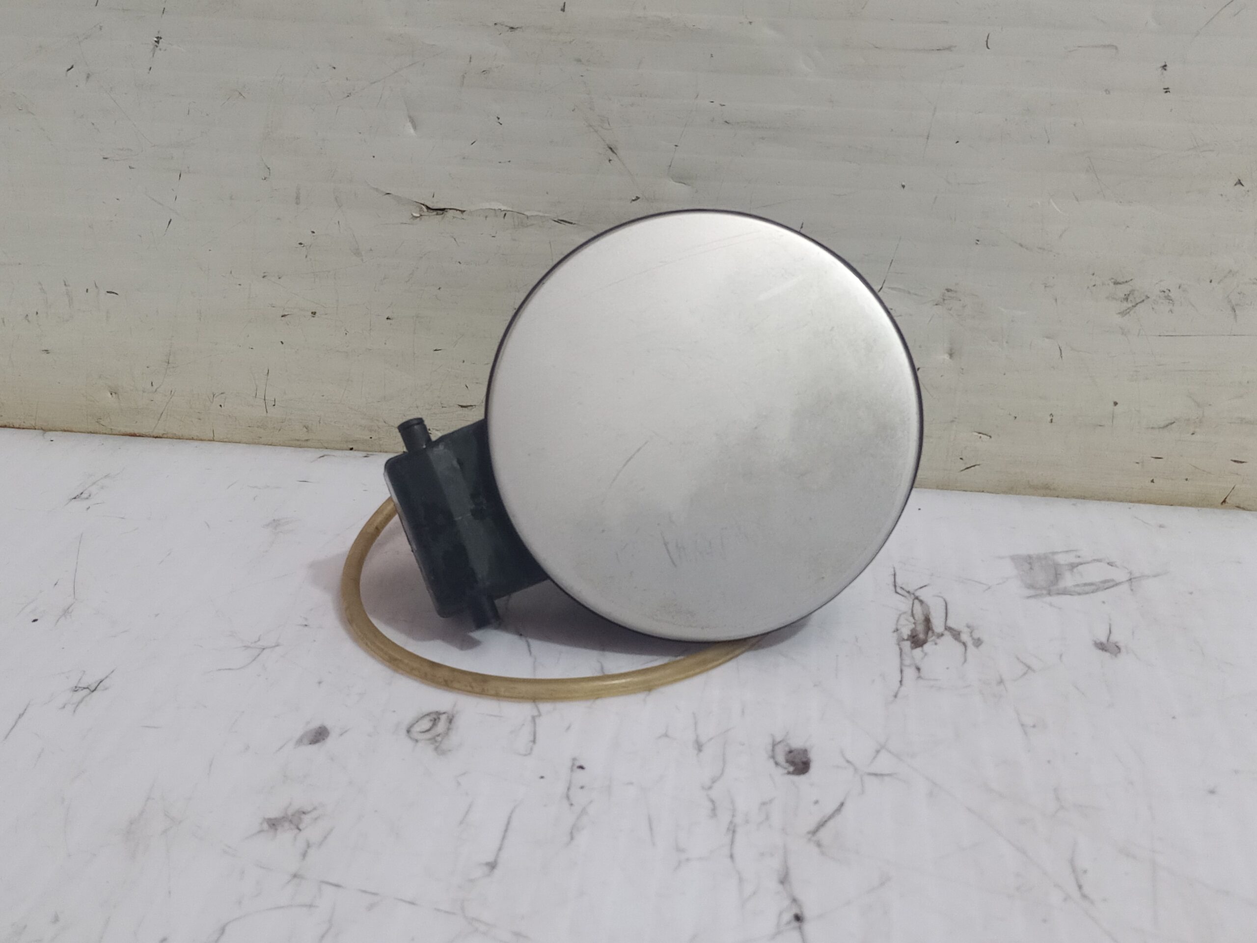 tapa_exterior_combustible_1m6809905_seat_leon_1m1_stella