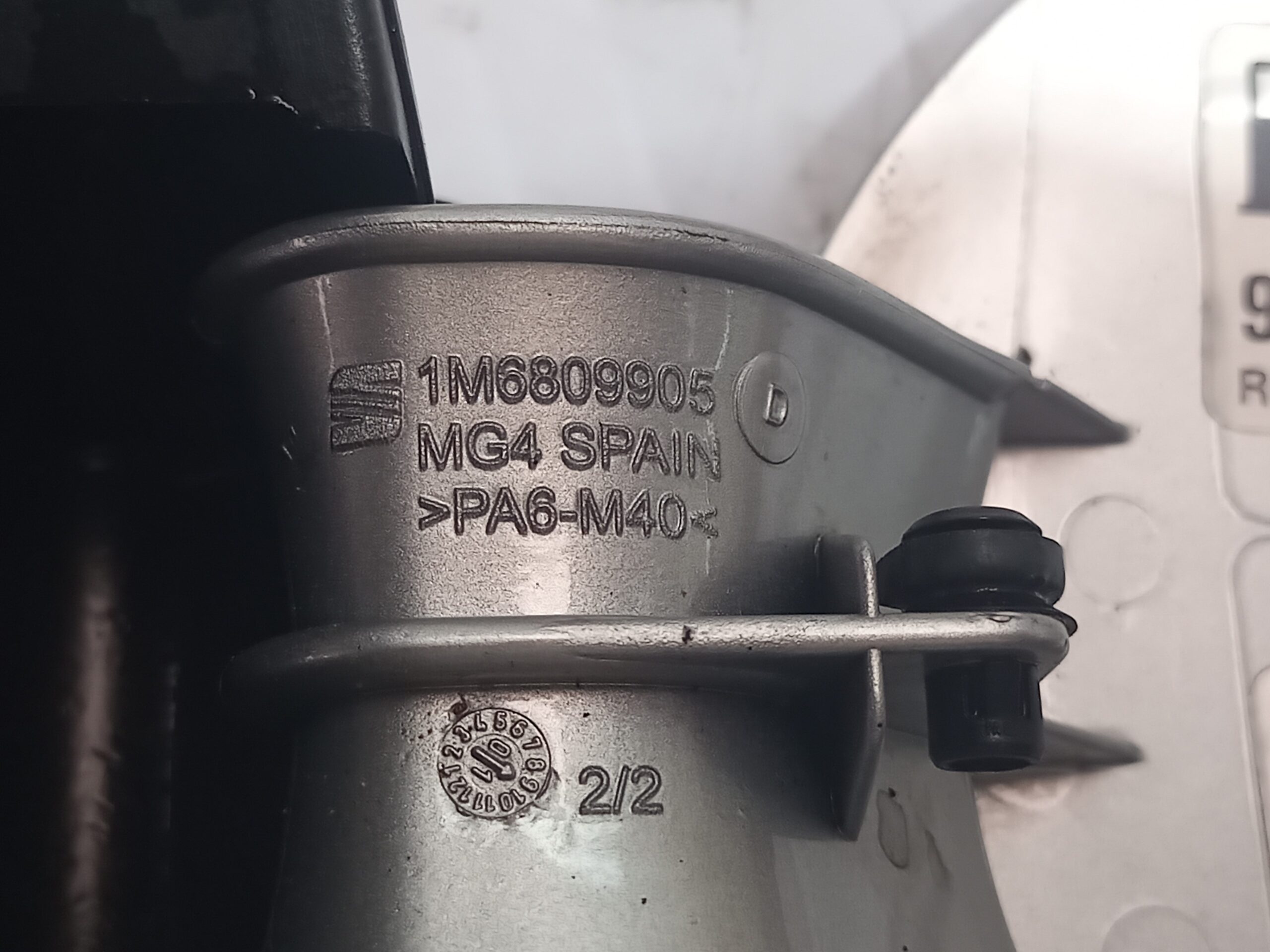 tapa_exterior_combustible_1m6809905_seat_leon_1m1_stella