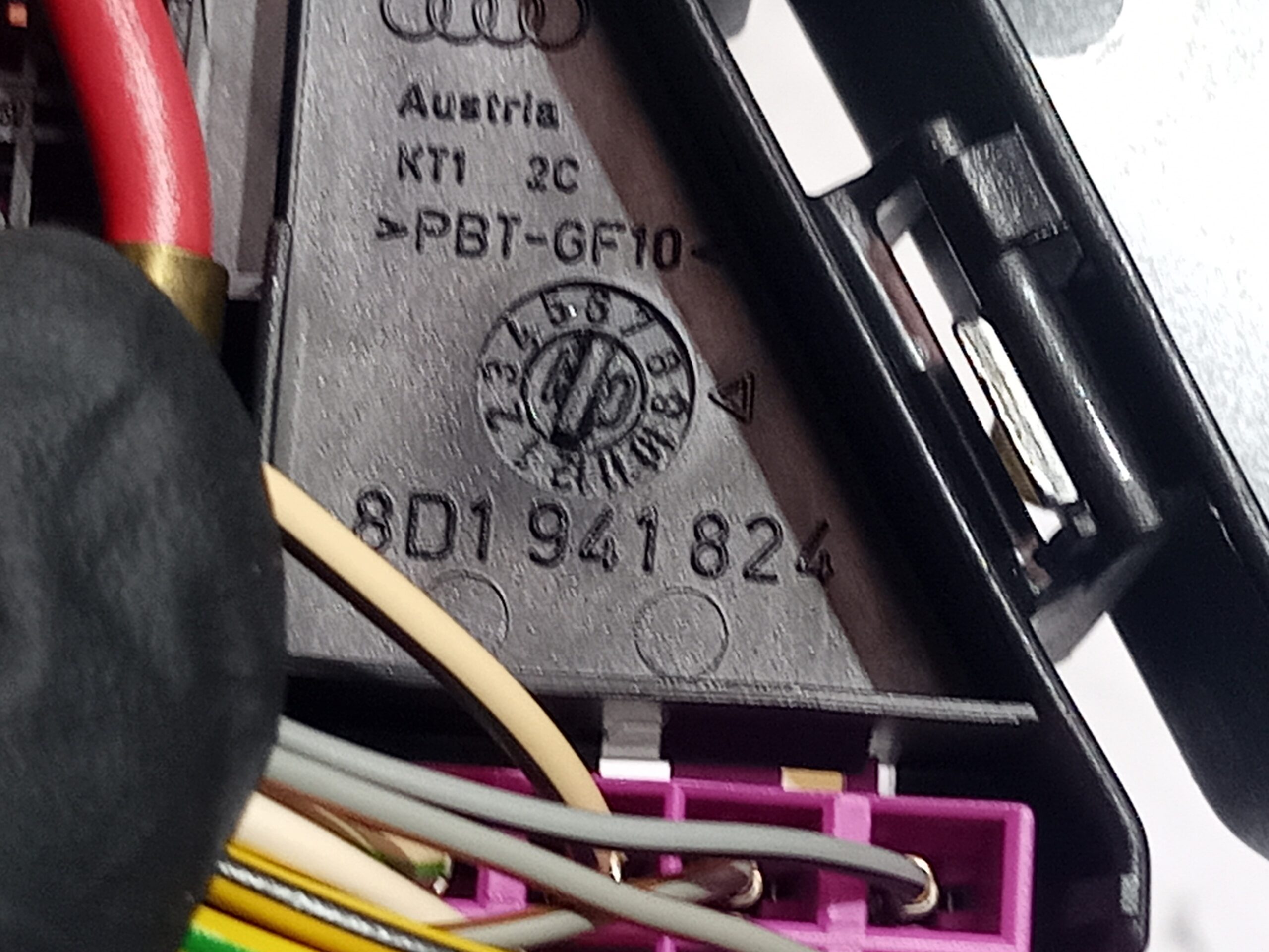 caja_reles_fusibles_8d1941824_seat_leon_1m1_stella