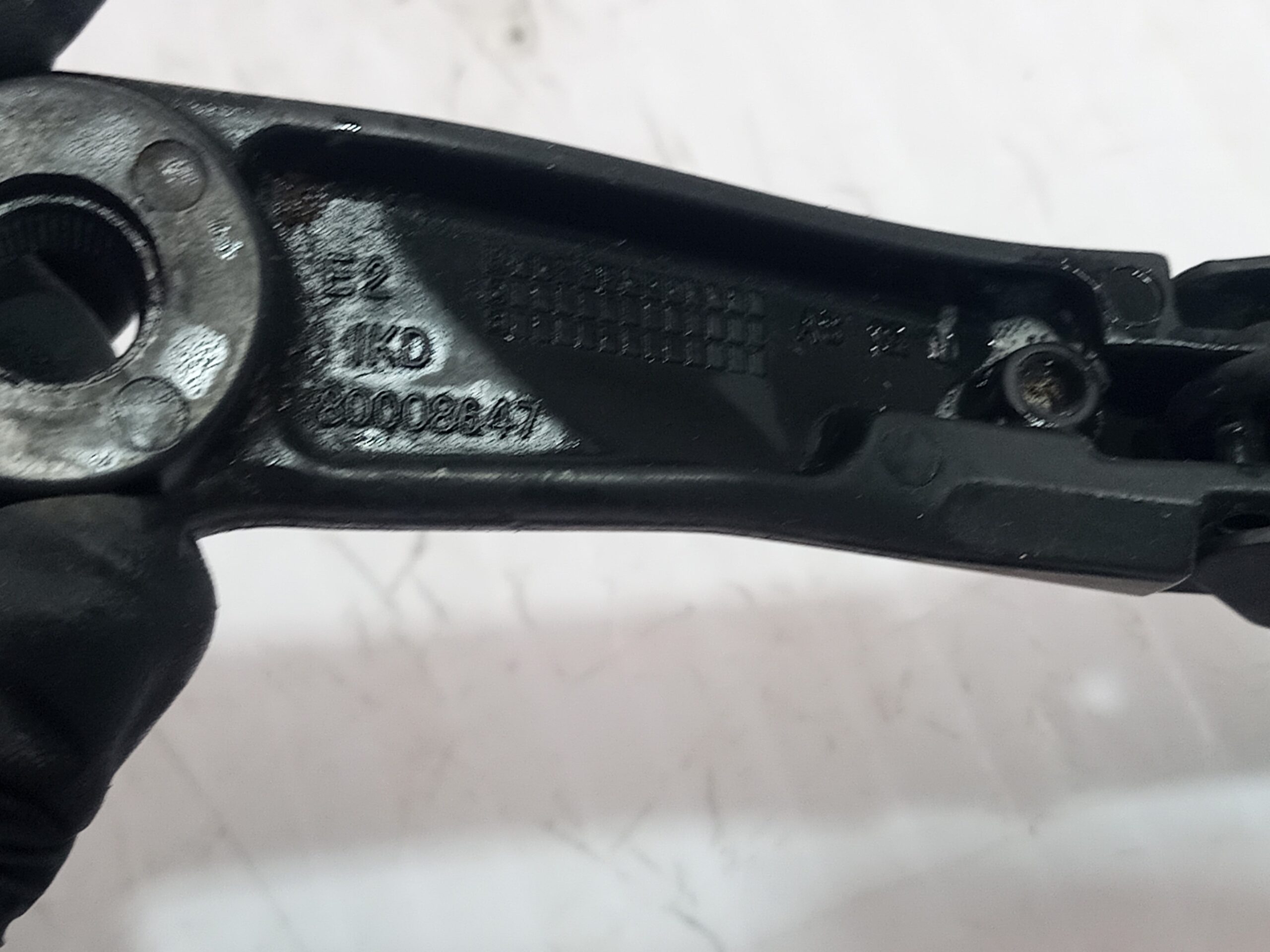 brazo_limpia_delantero_izquierdo_80008647_nissan_micra_k12e_sport