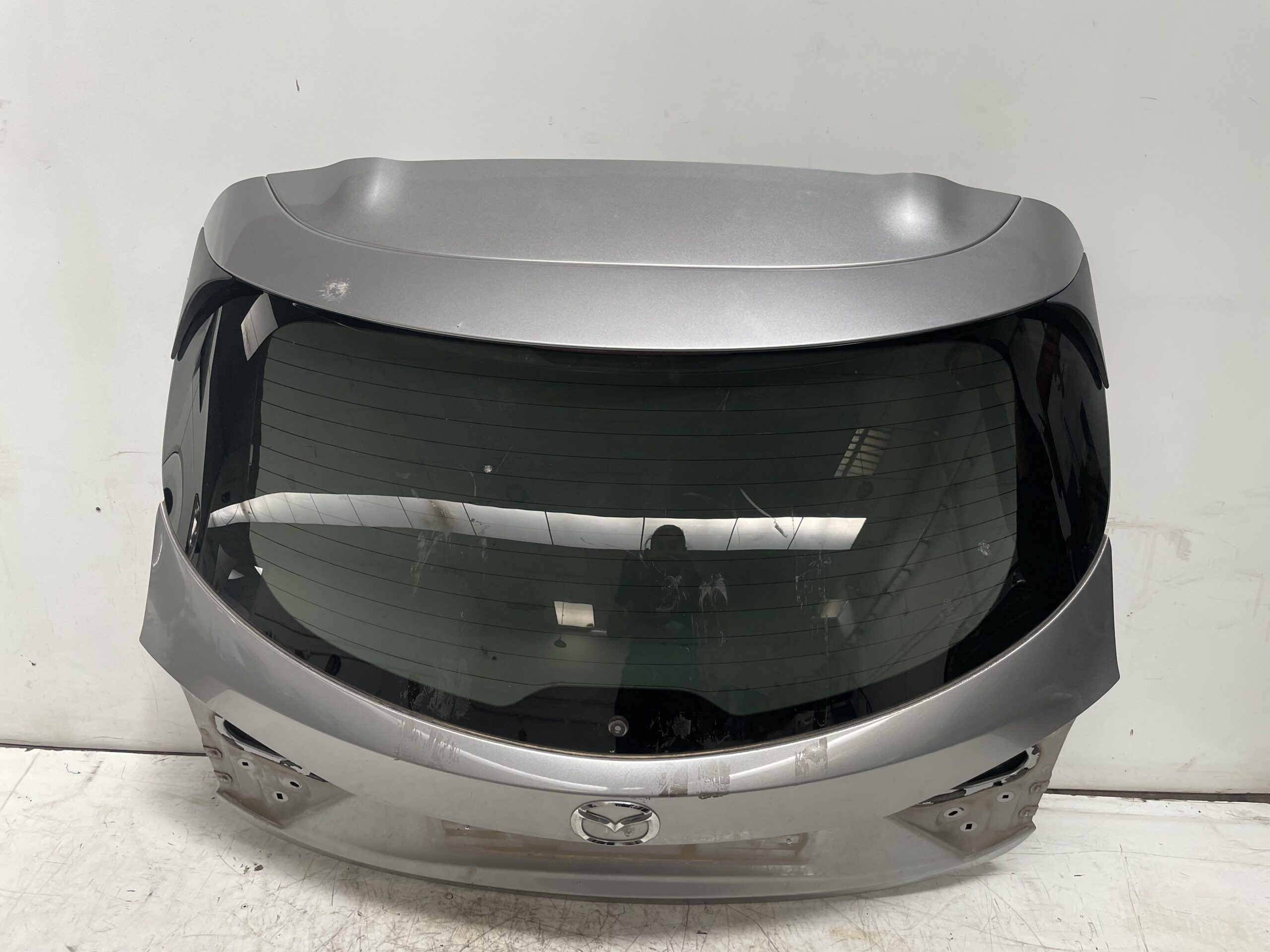 porton_trasero_bhy16202xb_cristal_de_regalo_mazda_3_lim_center_line