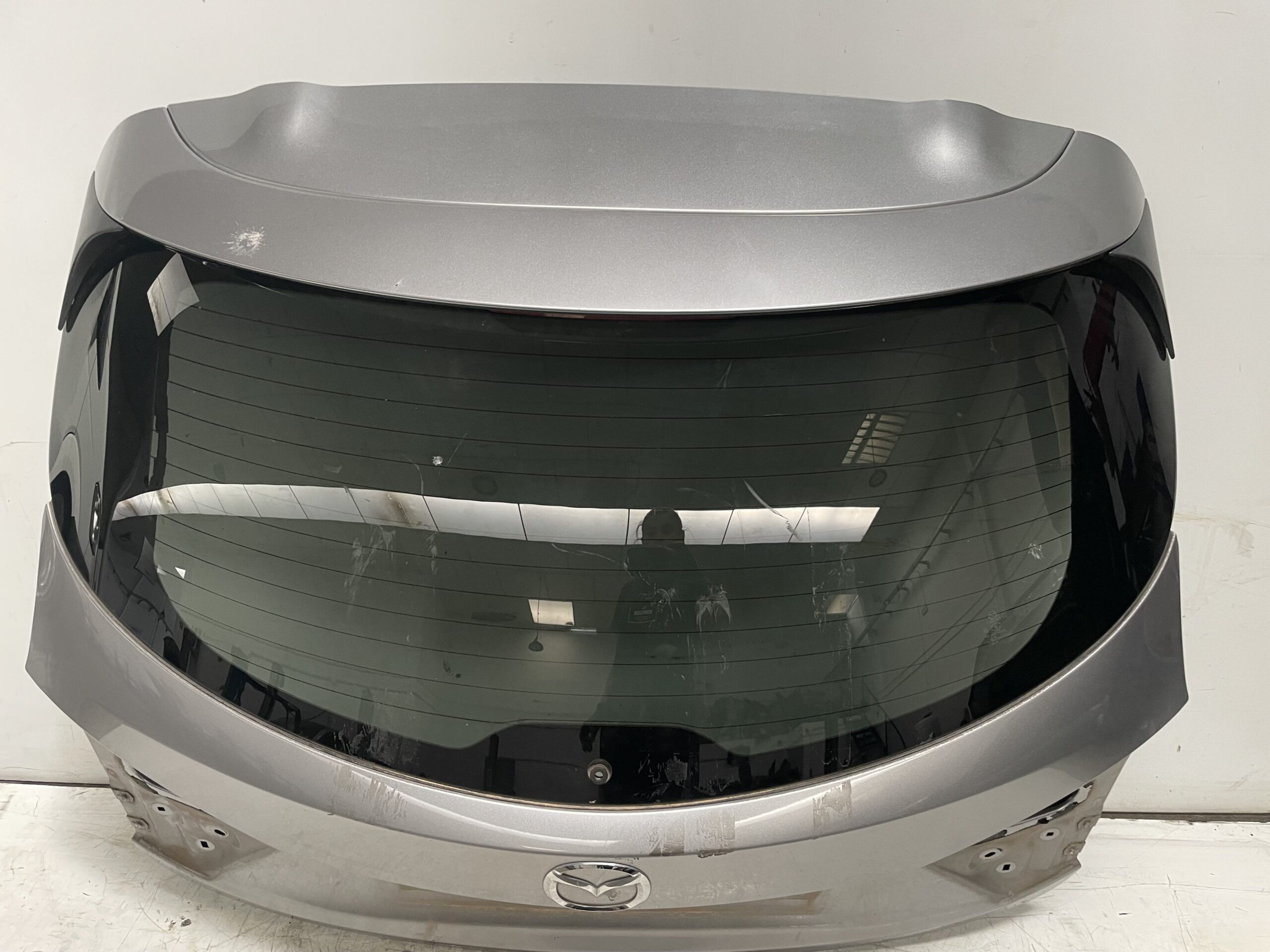 porton_trasero_bhy16202xb_cristal_de_regalo_mazda_3_lim_center_line