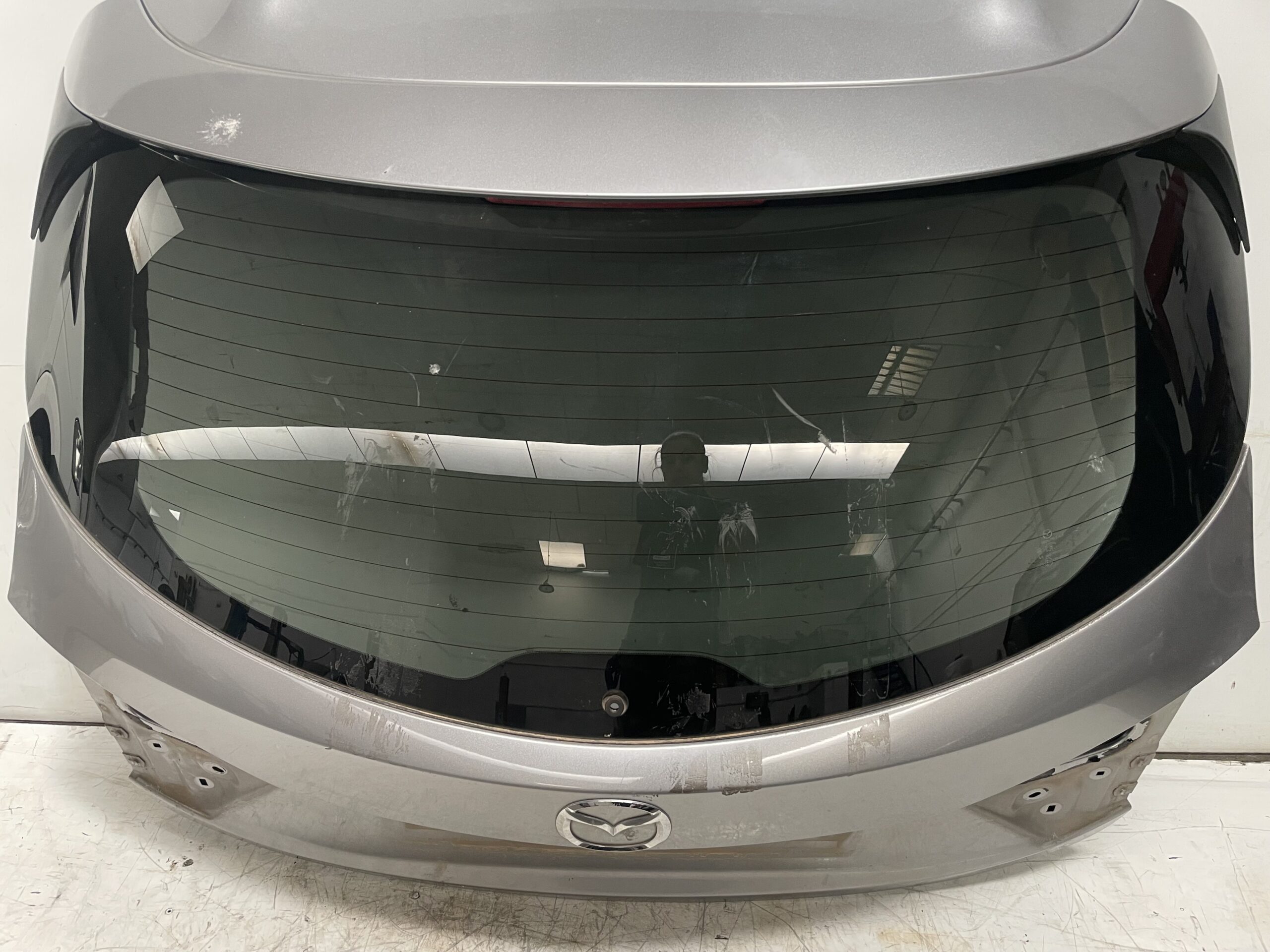 porton_trasero_bhy16202xb_cristal_de_regalo_mazda_3_lim_center_line