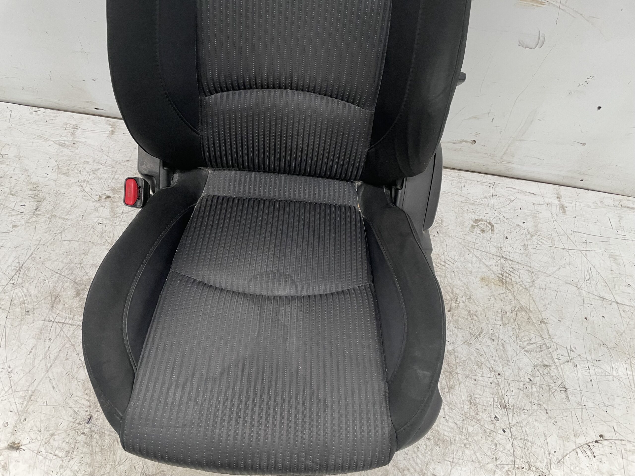asiento_delantero_izquierdo_bhn988630_mazda_3_lim_center_line