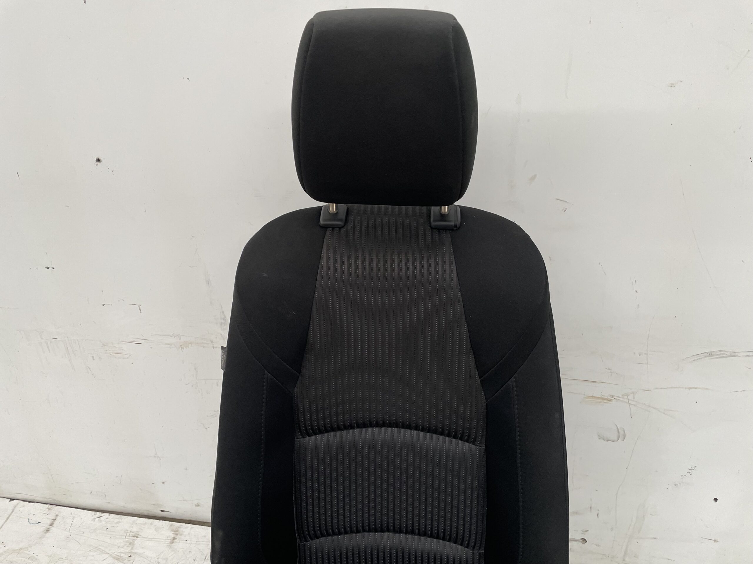 asiento_delantero_derecho_bje388680_mazda_3_lim_center_line