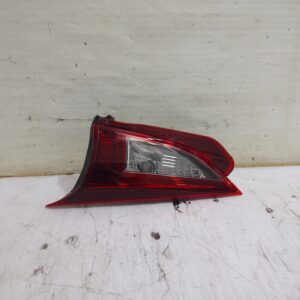 piloto_trasero_derecho_interior_b45c513f0b_mazda_3_lim_center_line