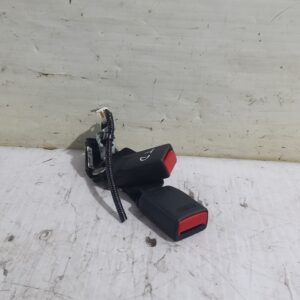 enganche_cinturon_trasero_derecho_88852ax400_mazda_3_lim_center_line