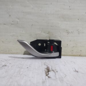 maneta_interior_trasera_derecha_kd53t8314_mazda_3_lim_center_line