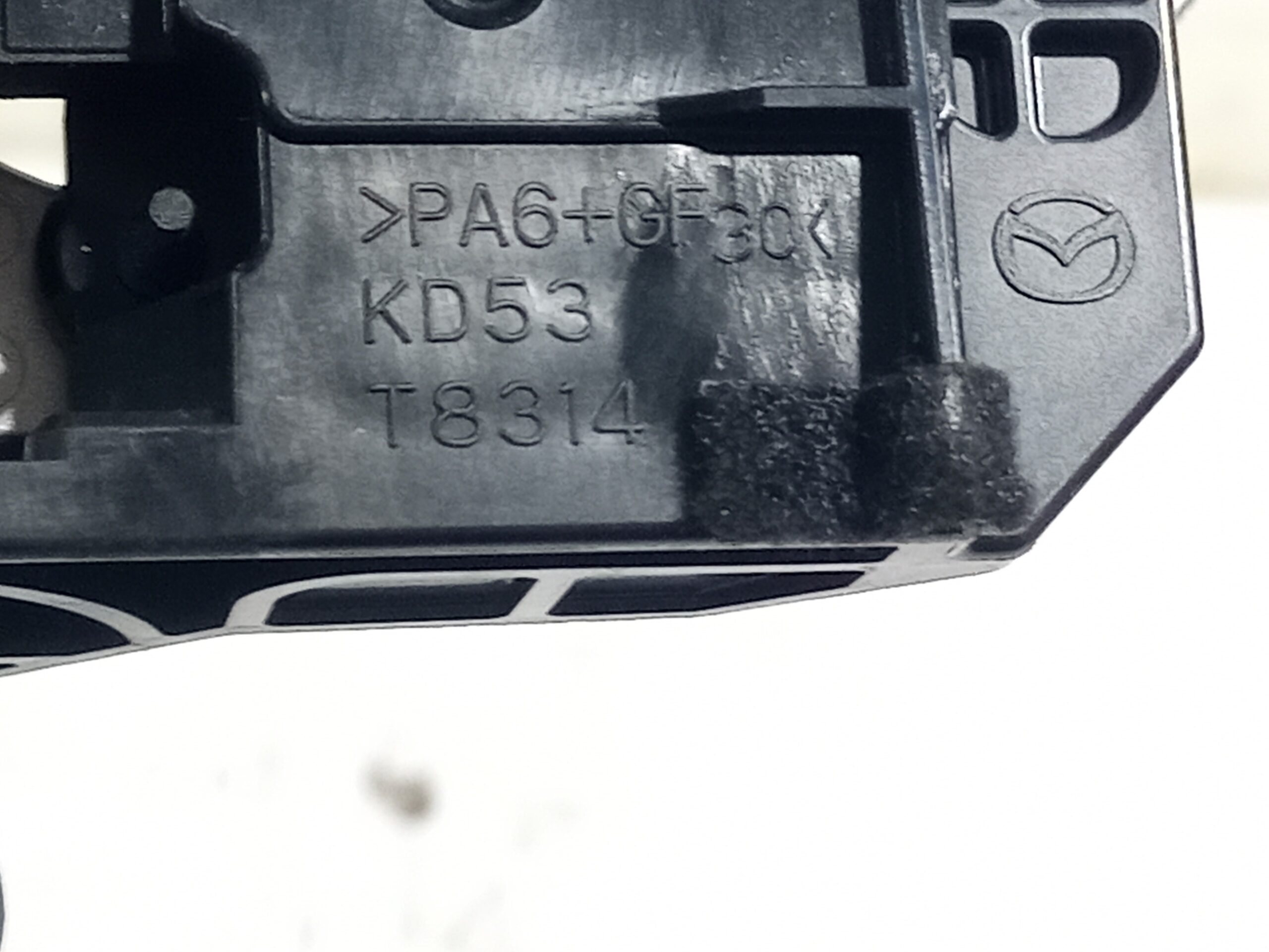 maneta_interior_delantera_derecha_kd53t8314_mazda_3_lim_center_line