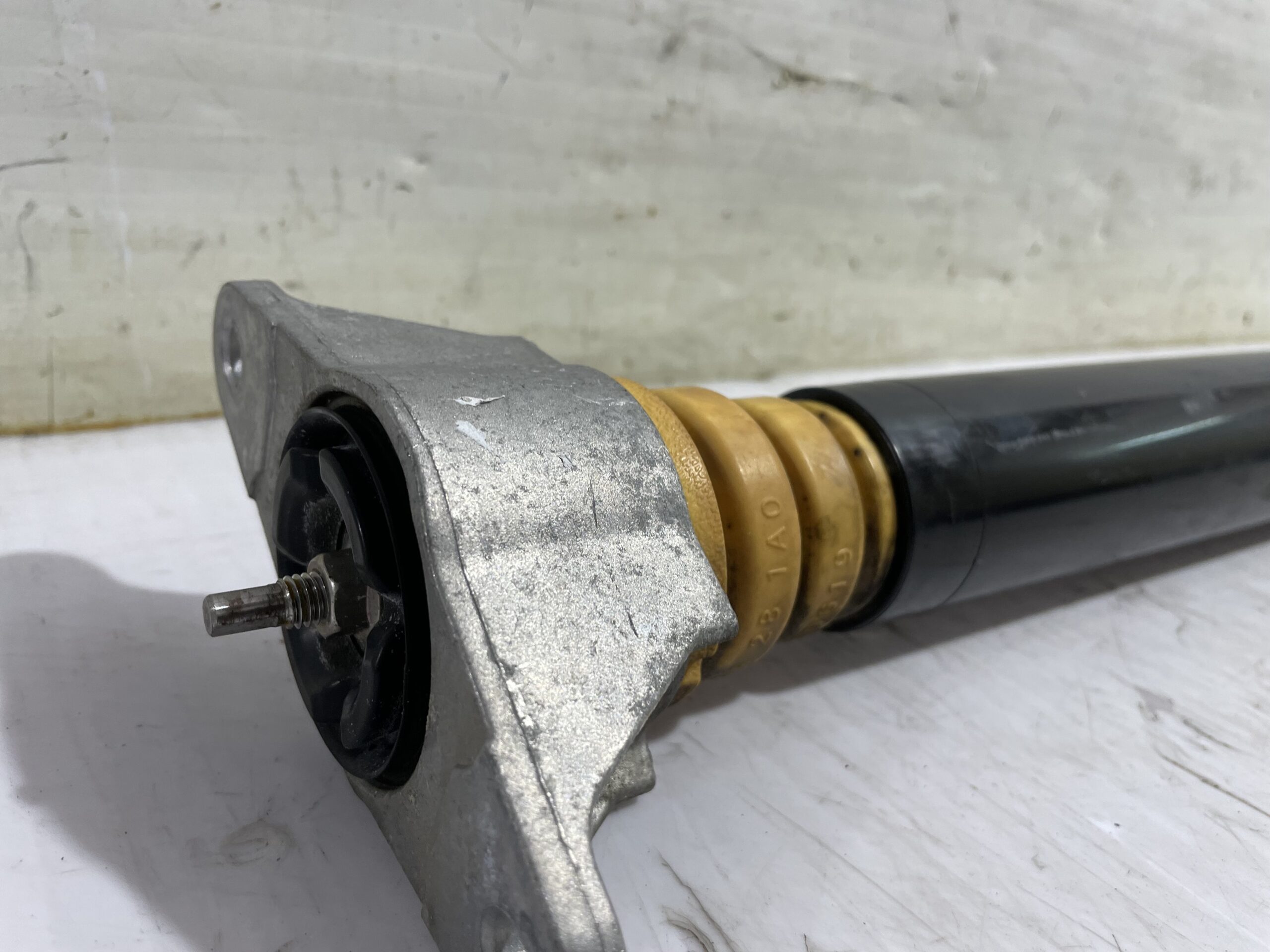 amortiguador_trasero_derecho_b45c28700a_mazda_3_lim_center_line