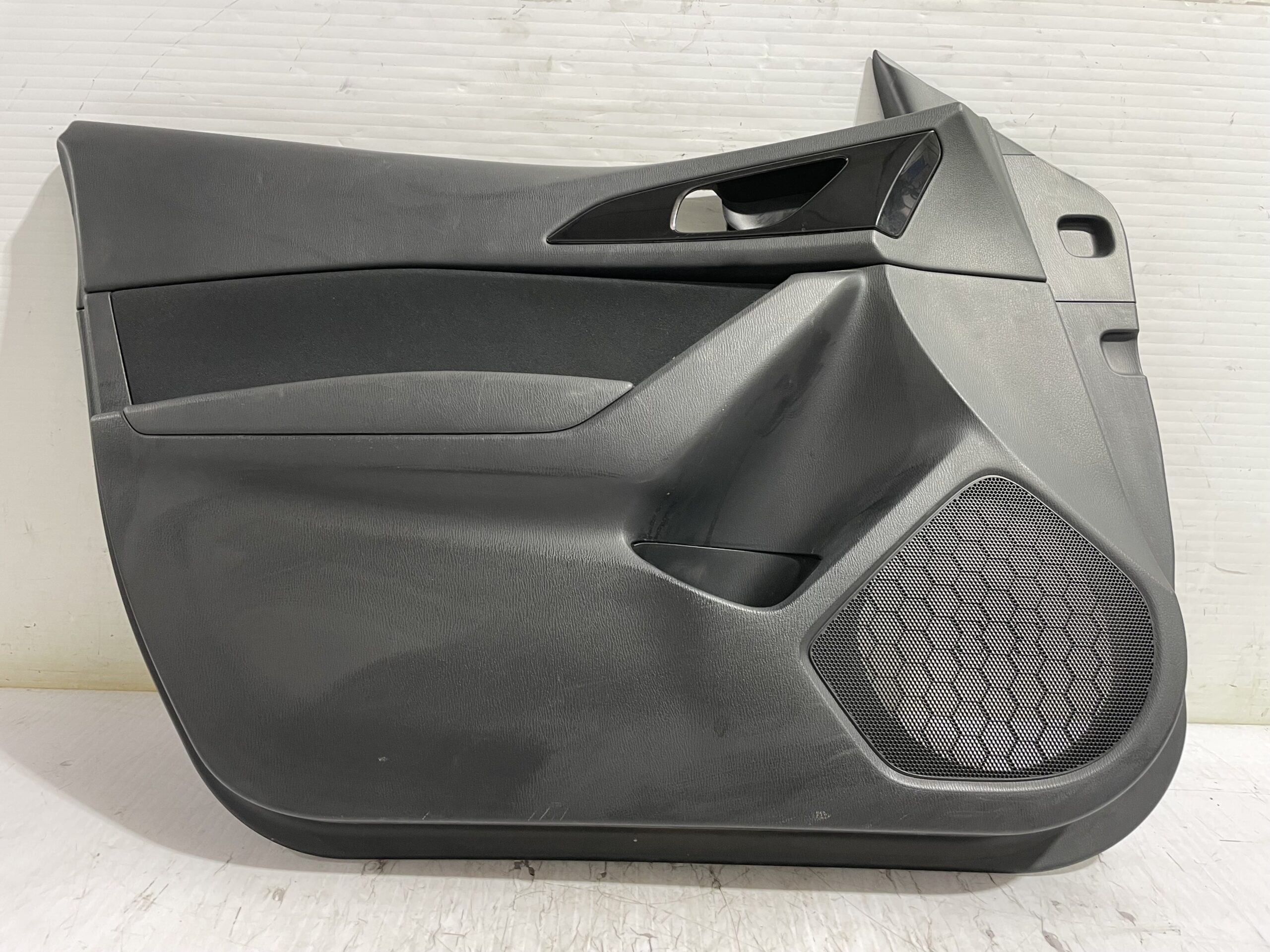 guarnecido_puerta_delantera_izquierda_bhn96846z_mazda_3_lim_center_line